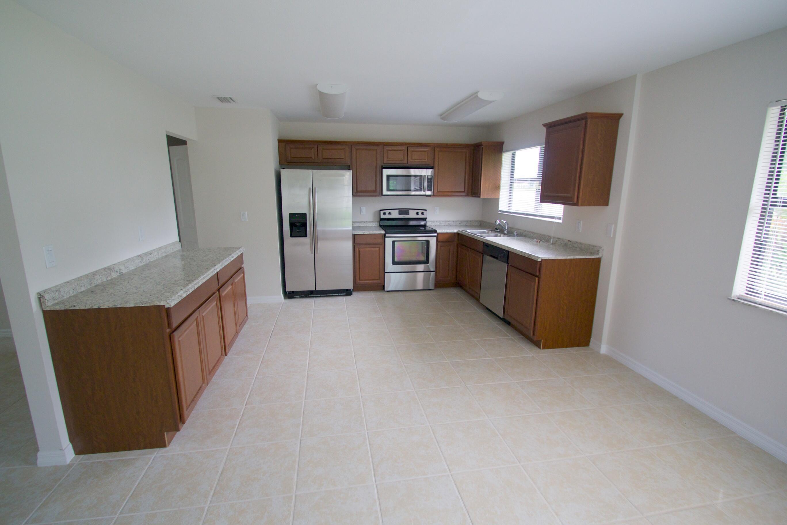 2256 SE East Dunbrooke Circle, Port St. Lucie, FL 34952 - Photo 4