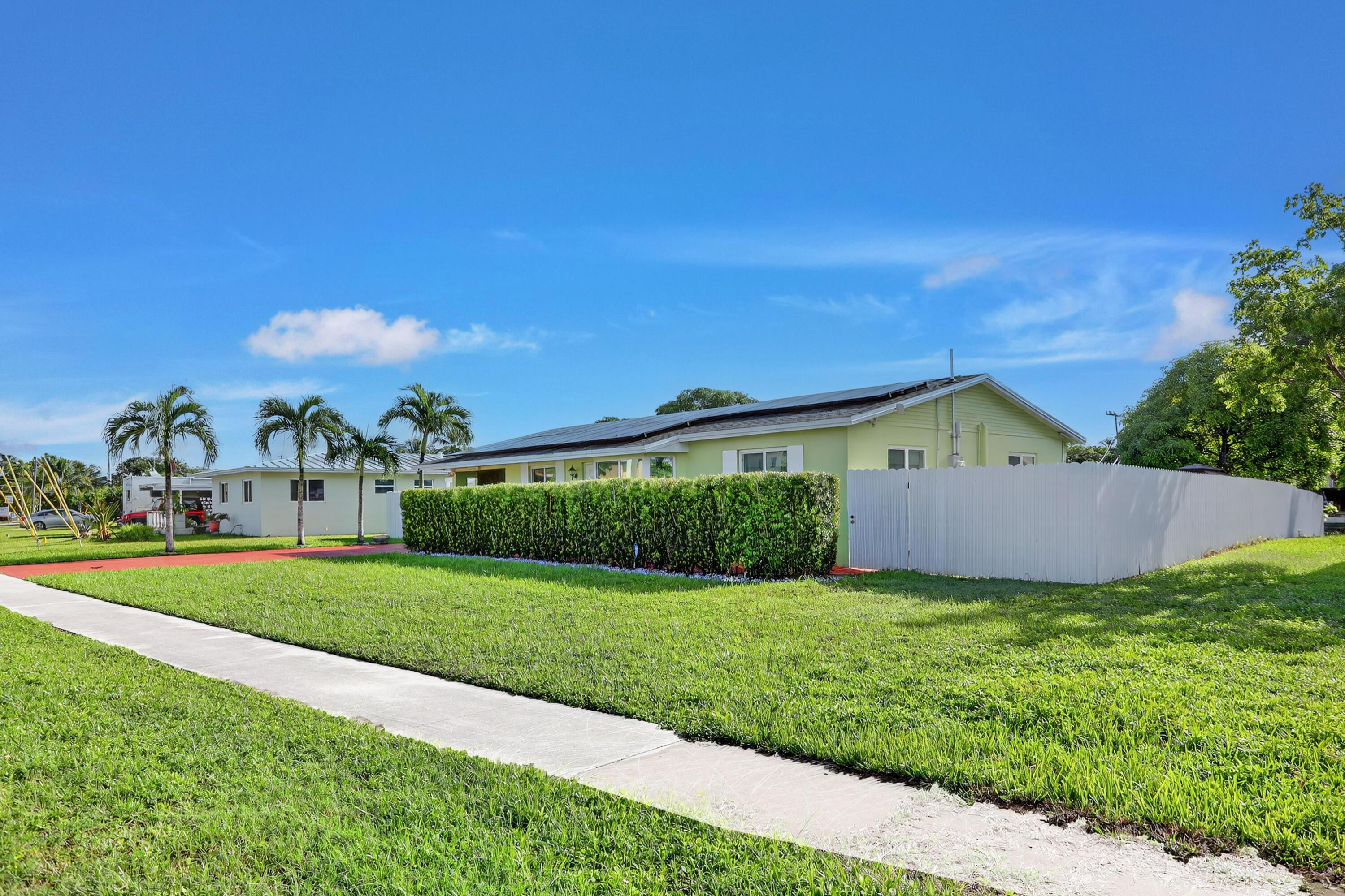 1088 W River Drive, Margate, FL 33063 - Photo 5
