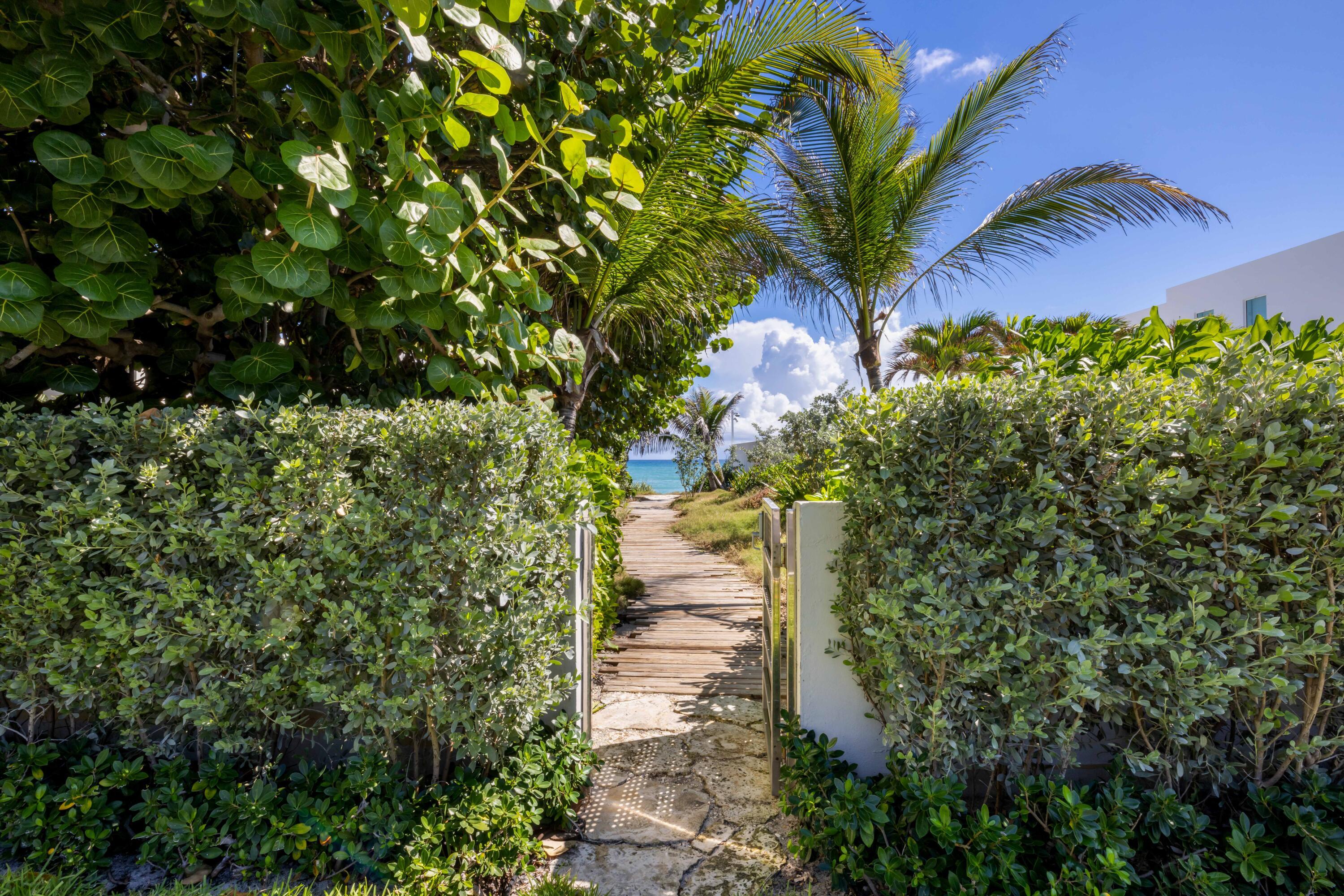 1048 S Ocean Boulevard, Palm Beach, FL 33480 - Photo 2