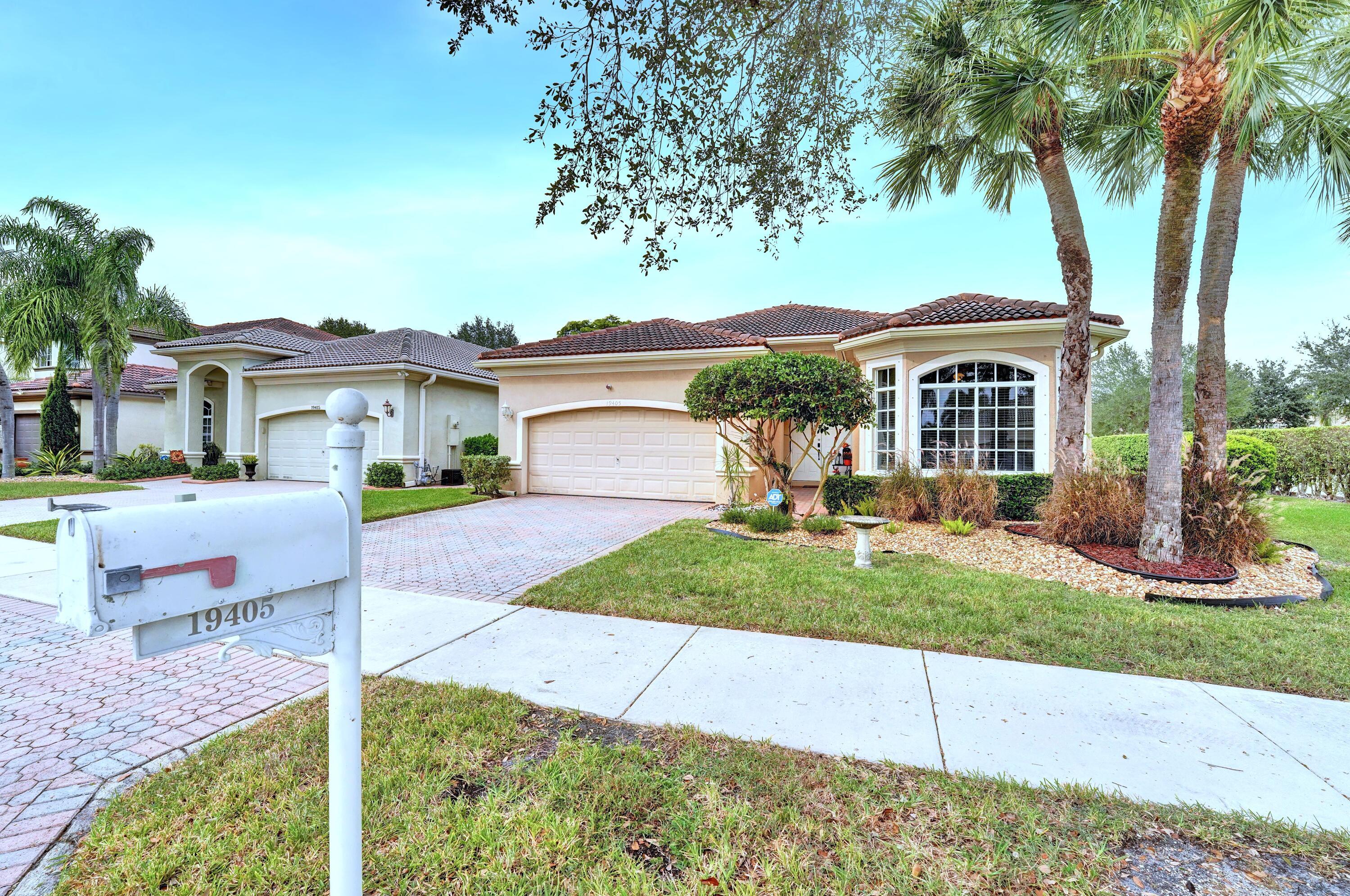 19405 SW 67th Street, Pembroke Pines, FL 33332 - Photo 2