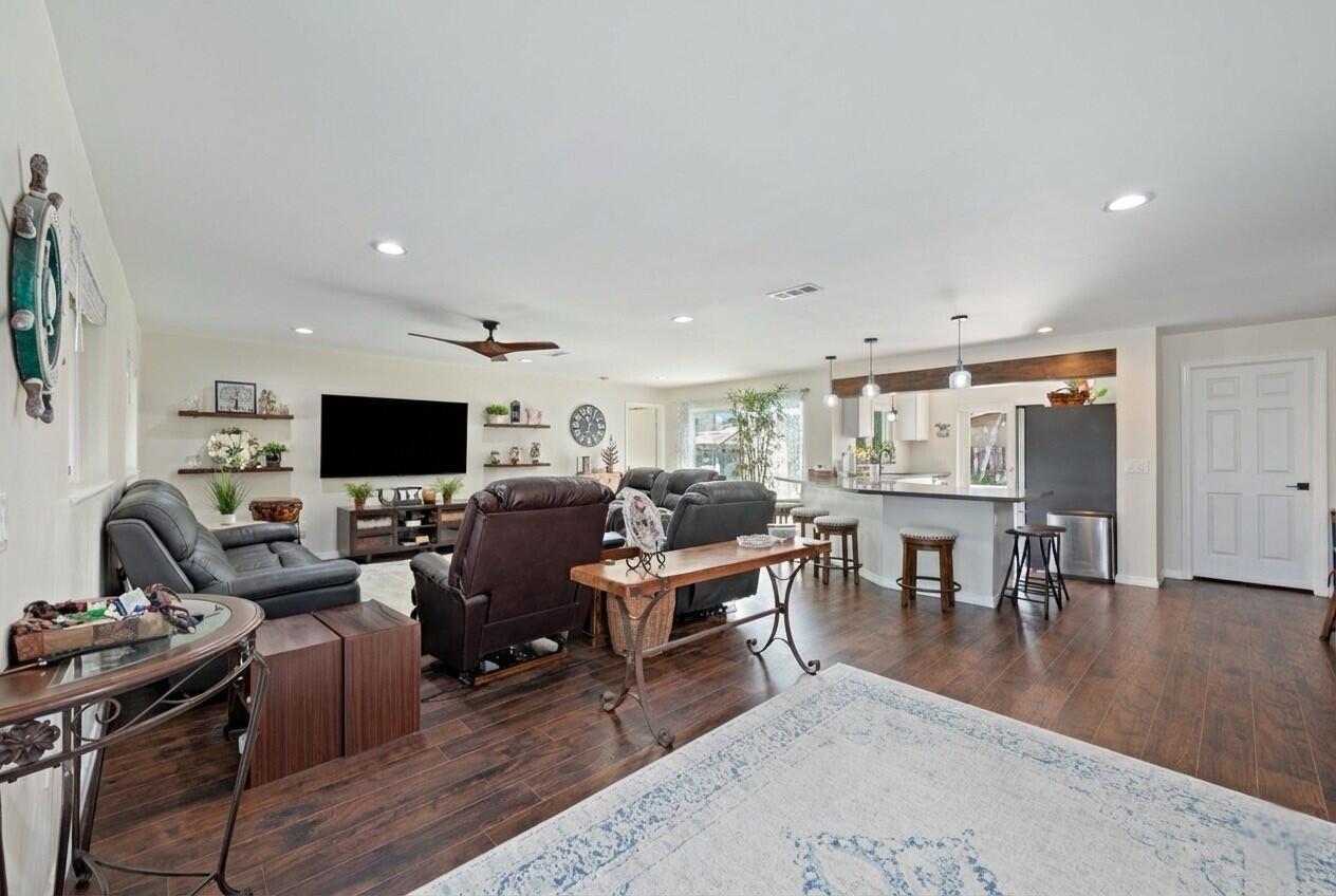 8820 NW 4th Street, Pembroke Pines, FL 33024 - Photo 3