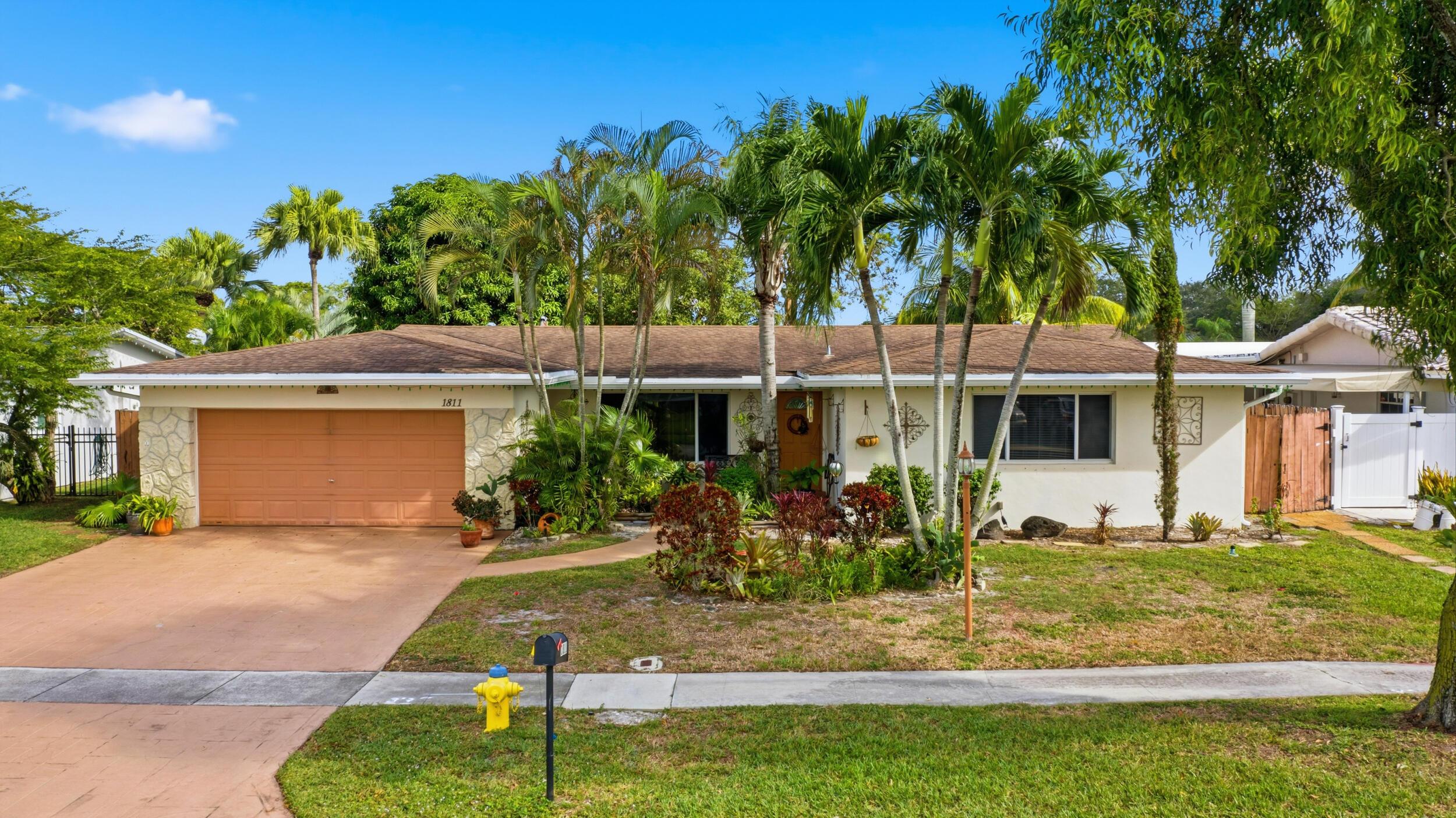 1811 NW 119th Avenue, Pembroke Pines, FL 33026 - Photo 4