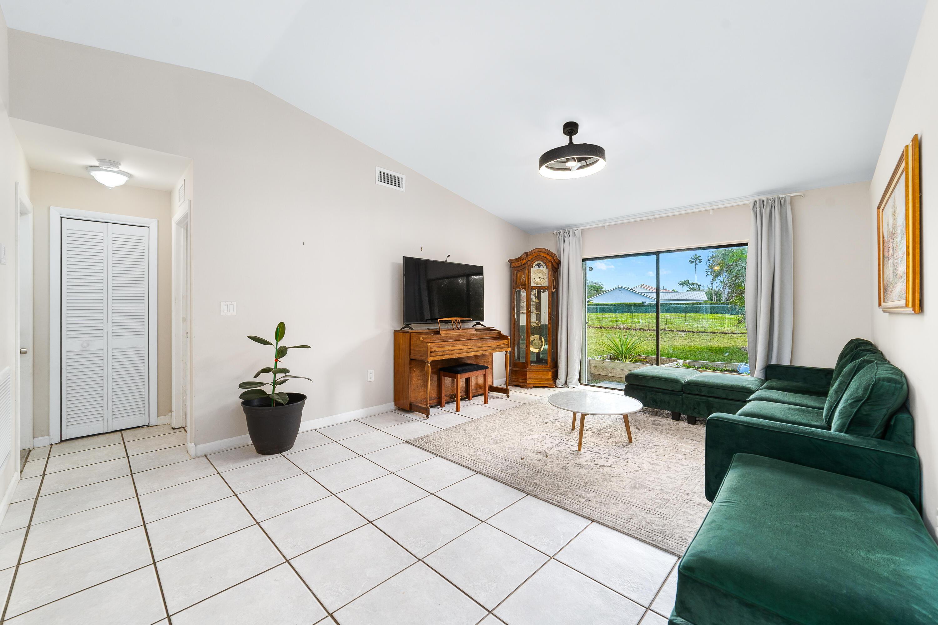 1060 Cedar Creek Way, Davie, FL 33325 - Photo 2