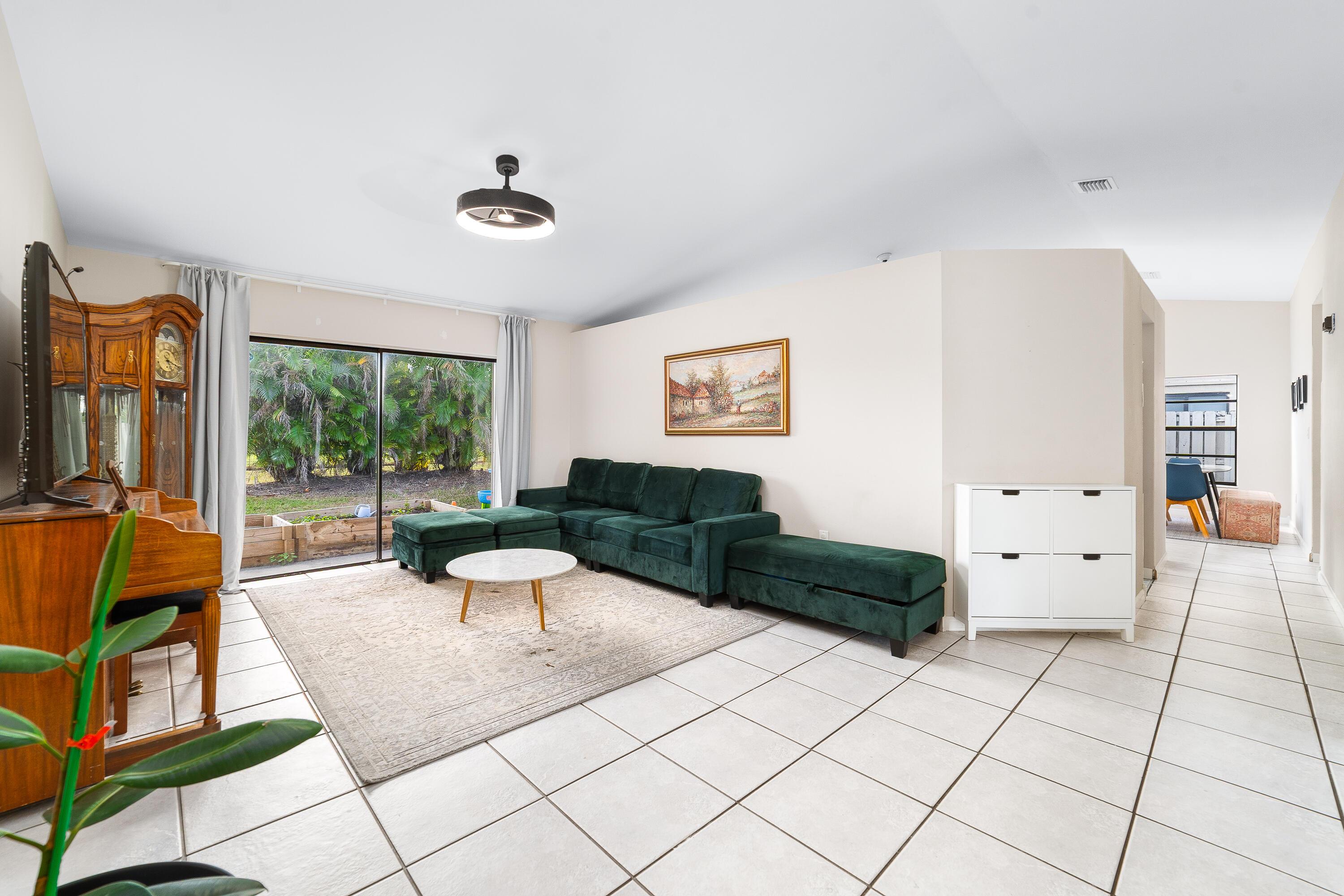 1060 Cedar Creek Way, Davie, FL 33325 - Photo 3