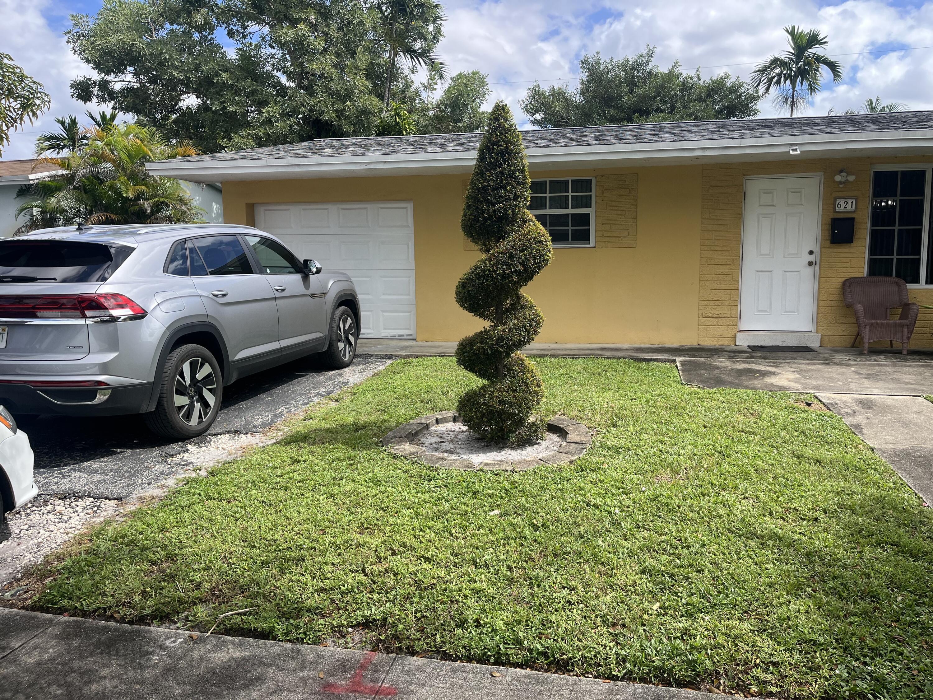 621 SW 68 Avenue, Pembroke Pines, FL 33023 - Photo 2