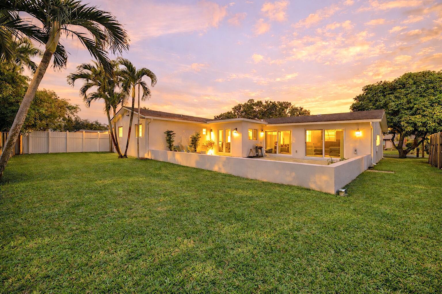 8820 NW 4th Street, Pembroke Pines, FL 33024 - Photo 5