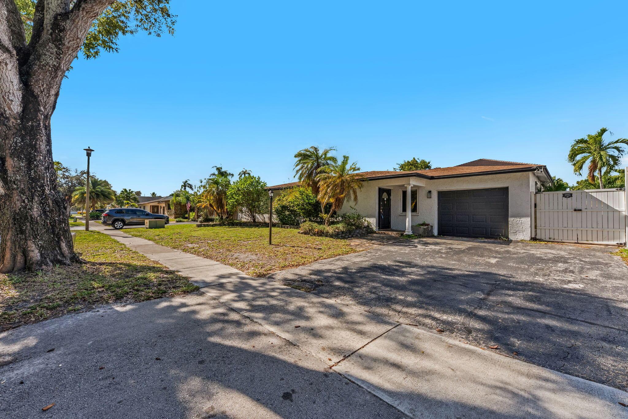 5313 SW 103rd Avenue Avenue, Cooper City, FL 33328 - Photo 2