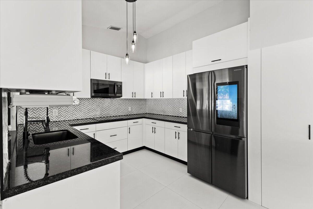 20221 NW 8th Street, Pembroke Pines, FL 33029 - Photo 3