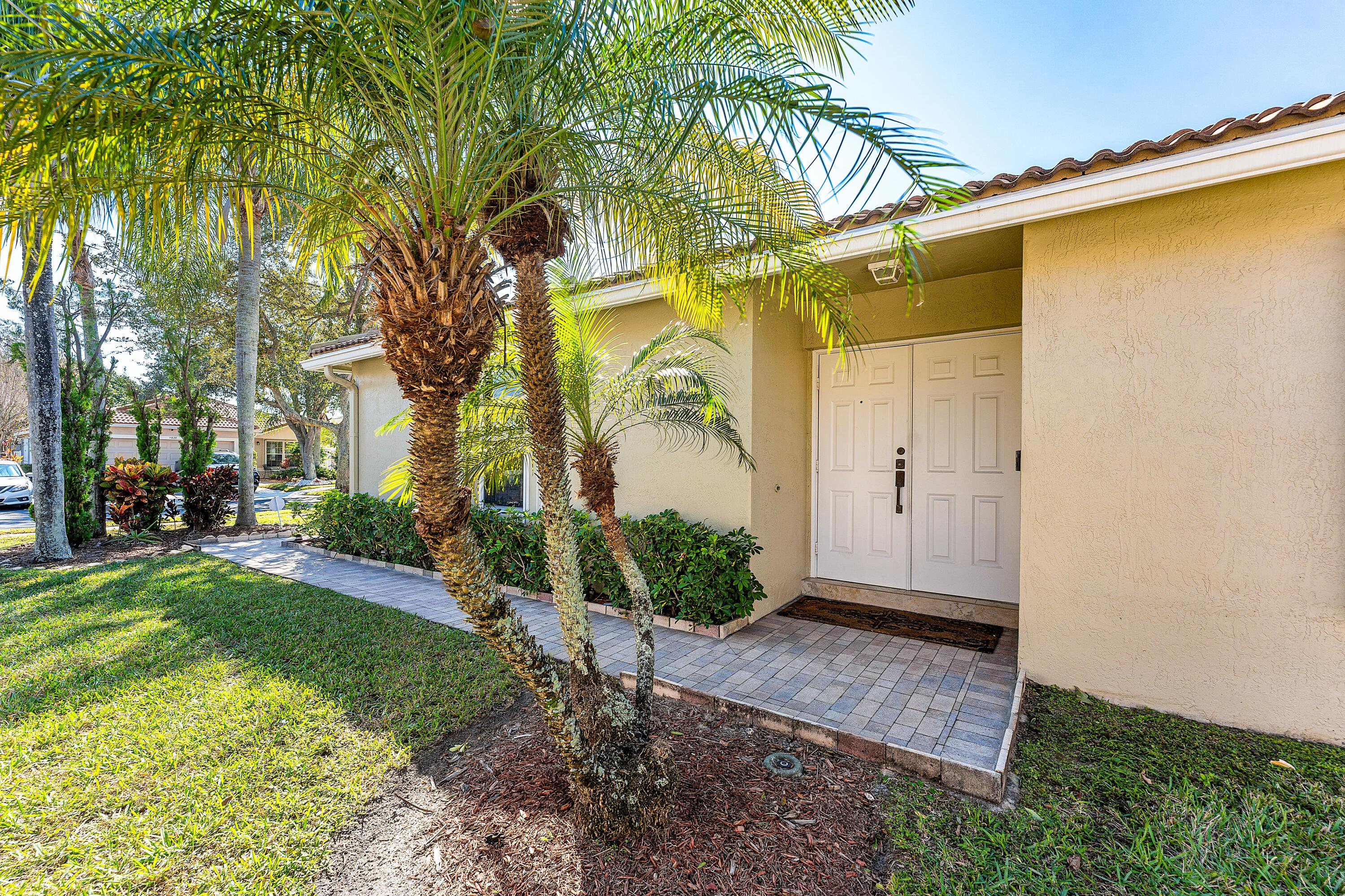 11827 SW 7th Street, Pembroke Pines, FL 33025 - Photo 2