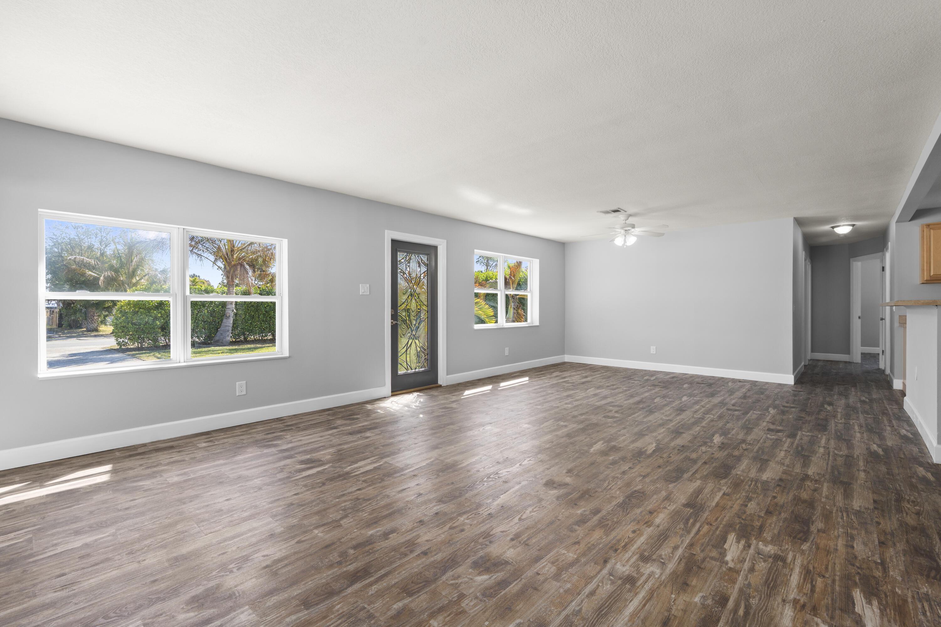 924 SE Dolphin Drive, Stuart, FL 34996 - Photo 5