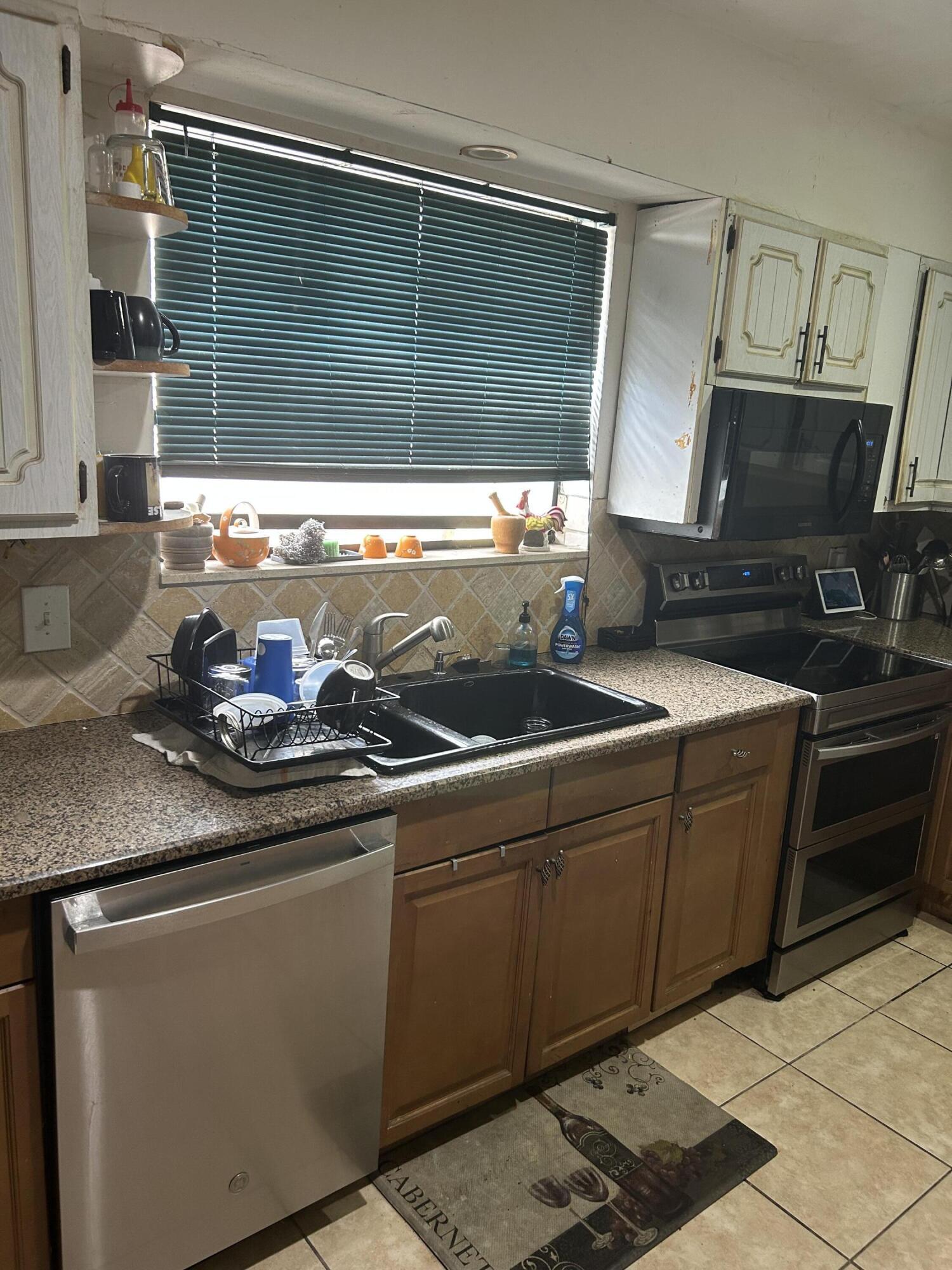 3390 NW 8th Place, Lauderhill, FL 33311 - Photo 4