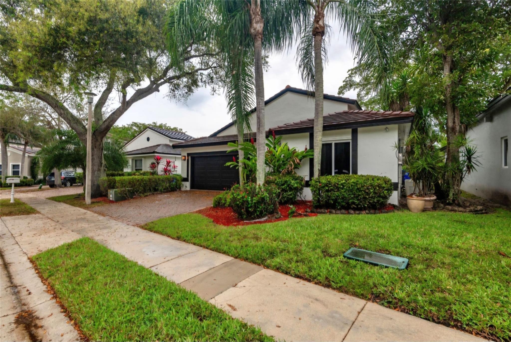 1508 SW 149th Avenue, Pembroke Pines, FL 33027 - Photo 2