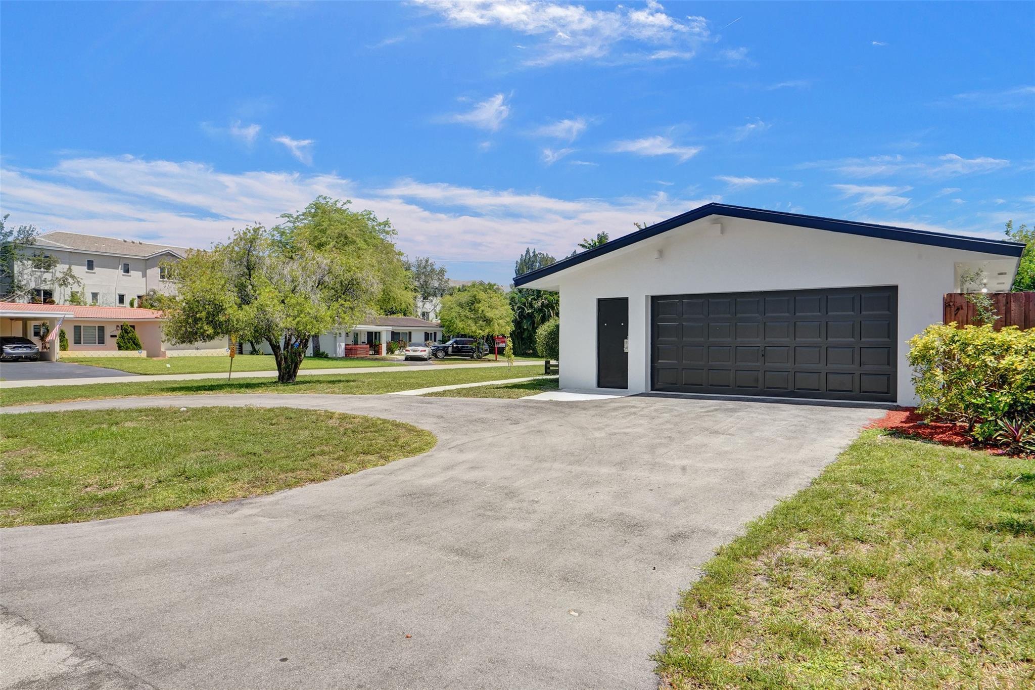 4017 NE 18th Avenue, Oakland Park, FL 33334 - Photo 2