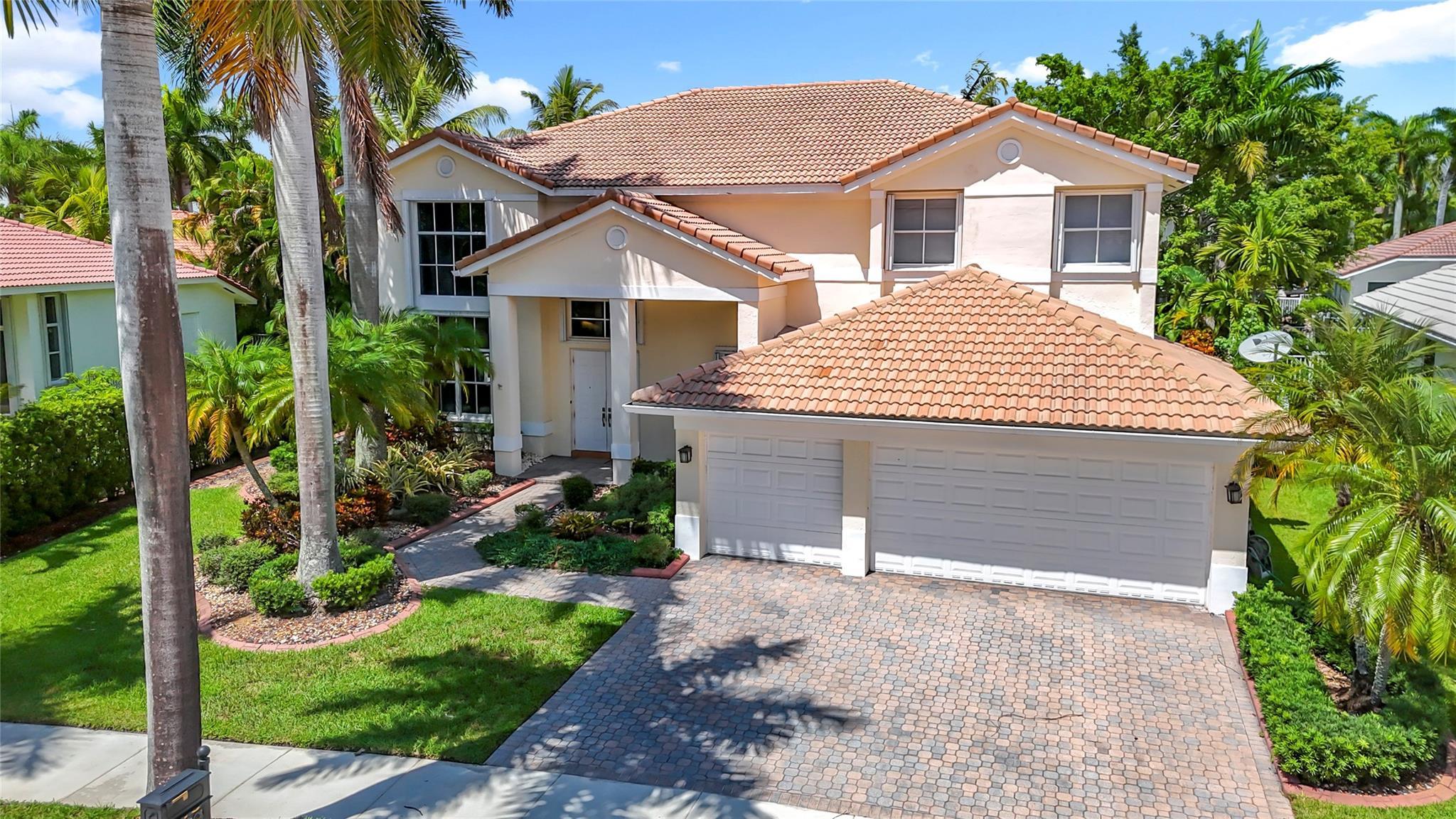 1673 Victoria Pointe Circle, Weston, FL 33327 - Photo 5