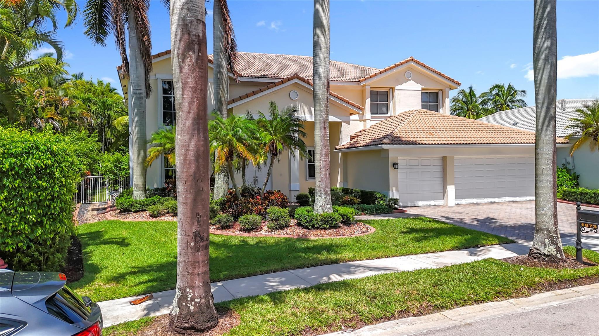 1673 Victoria Pointe Circle, Weston, FL 33327 - Photo 4