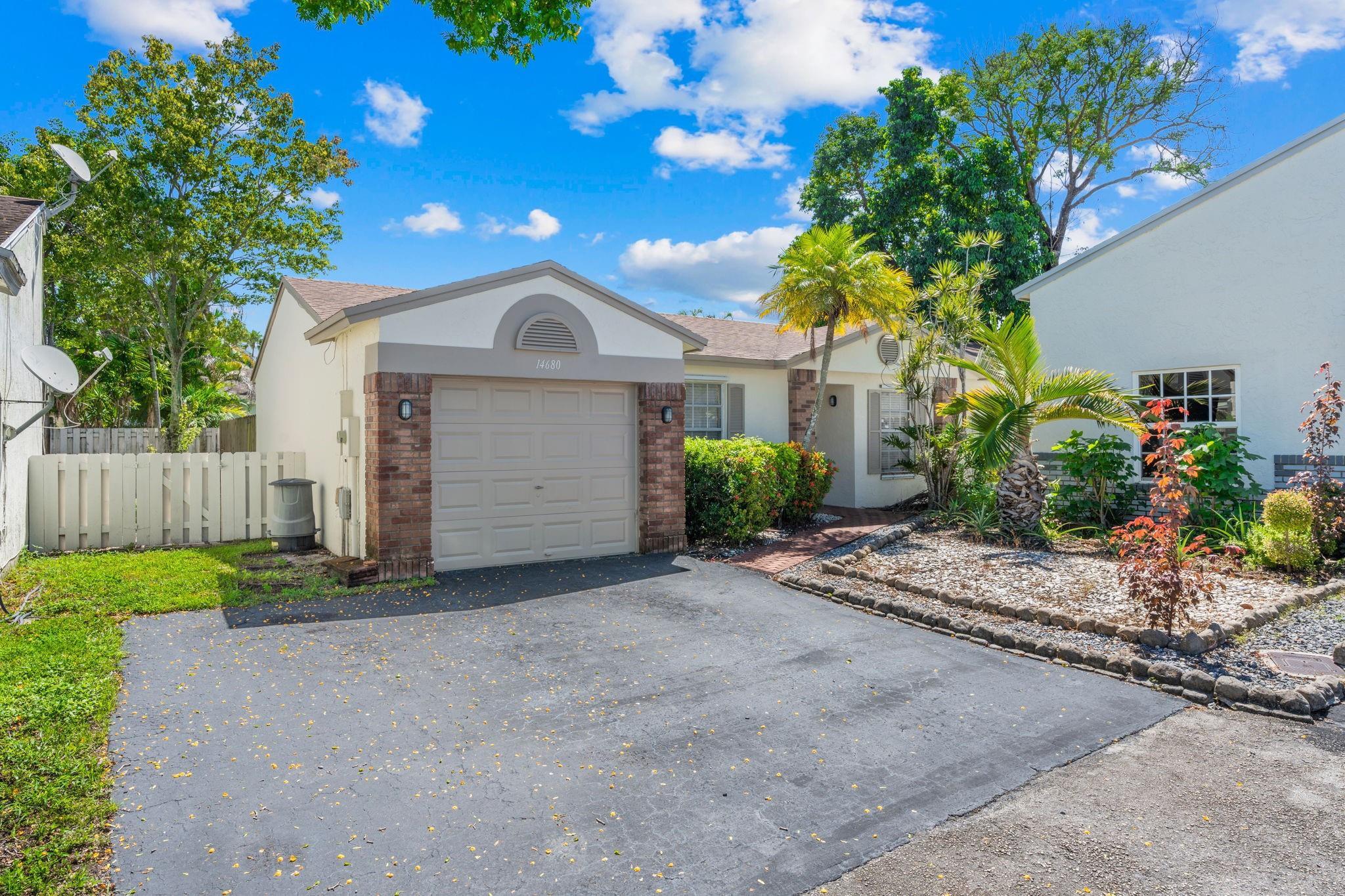 14680 N Beckley Square, Davie, FL 33325, Davie