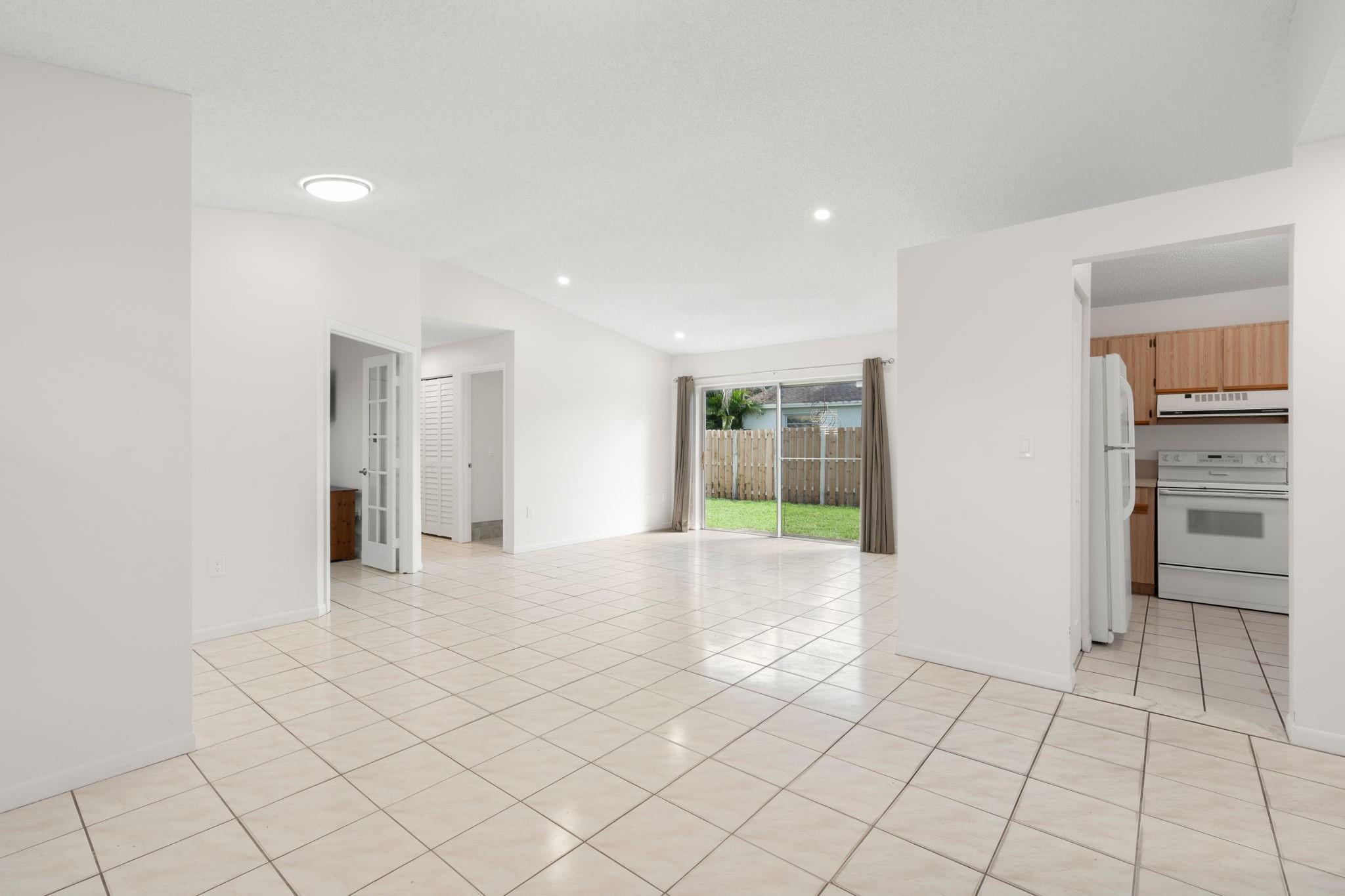 14680 N Beckley Square, Davie, FL 33325 - Photo 3