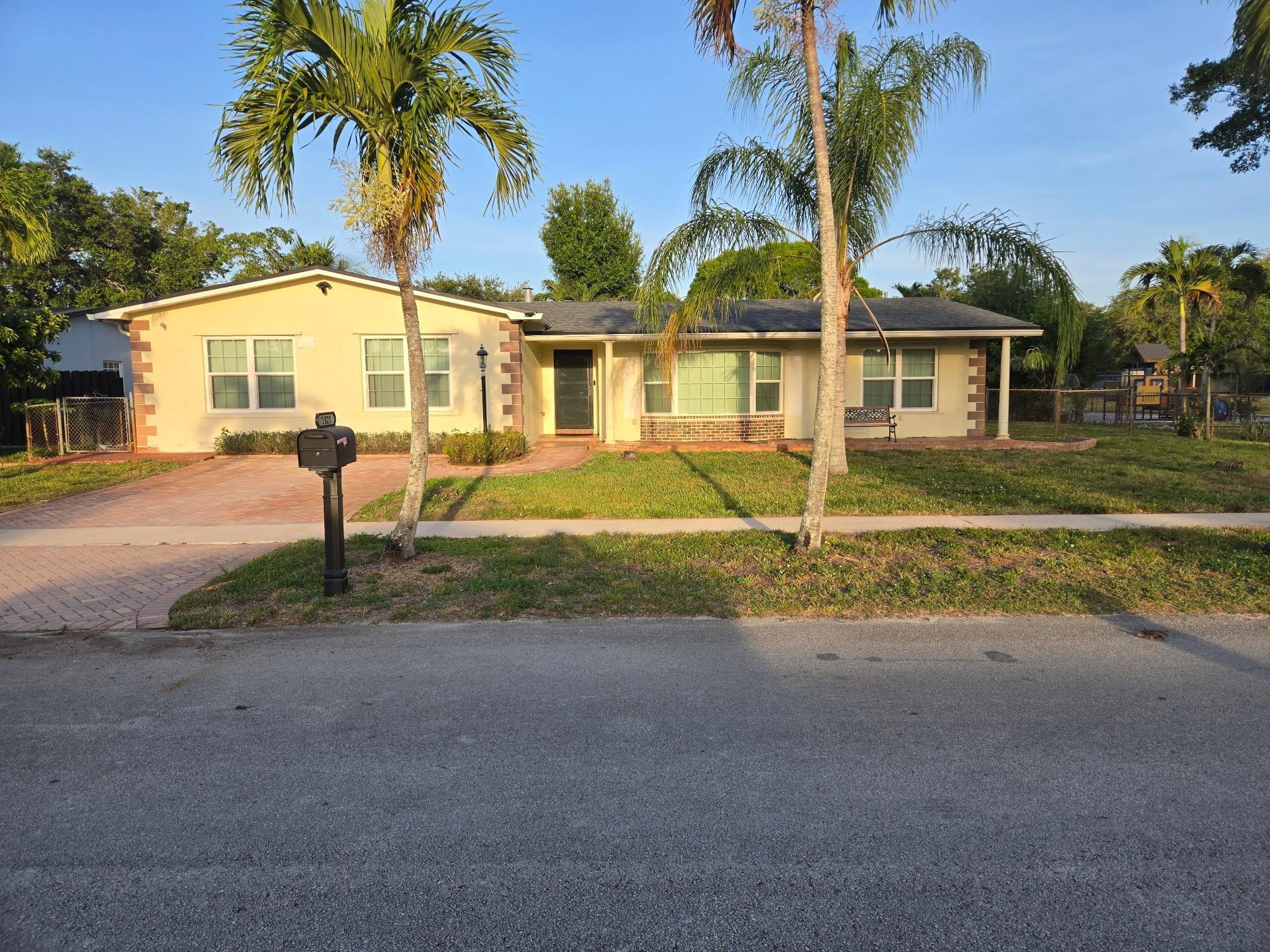 1821 NW 113th Avenue, Pembroke Pines, FL 33026, Pembroke Pines
