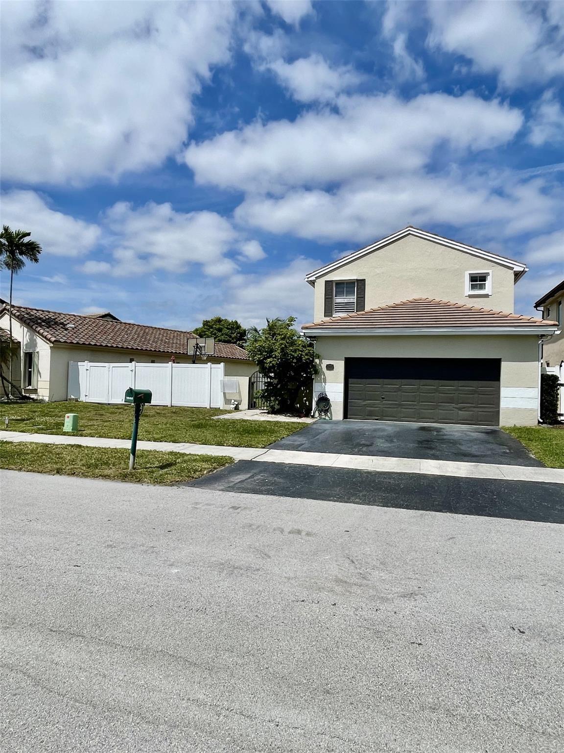 1960 NW 188th Avenue, Pembroke Pines, FL 33029 - Photo 2