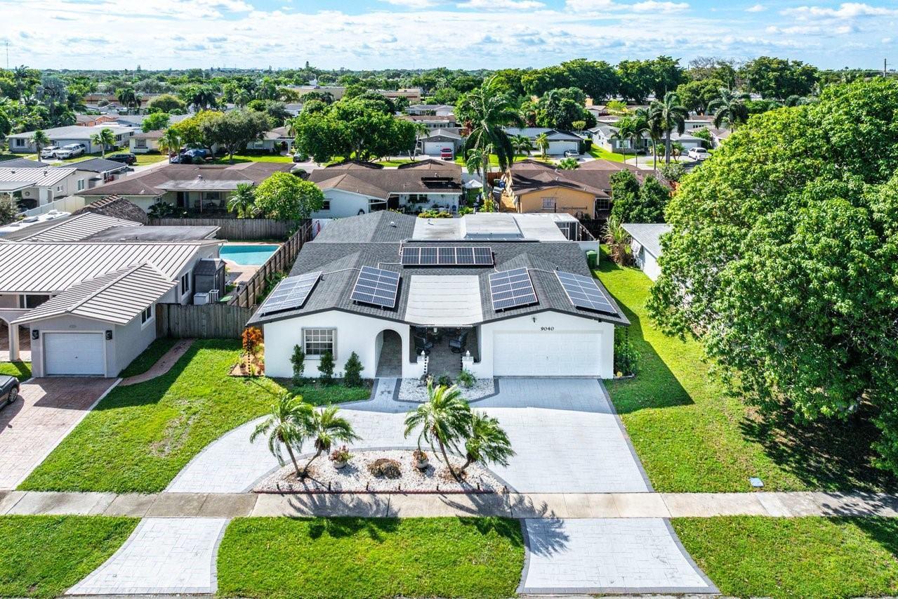 9040 NW 20th Street, Pembroke Pines, FL 33024 - Photo 2