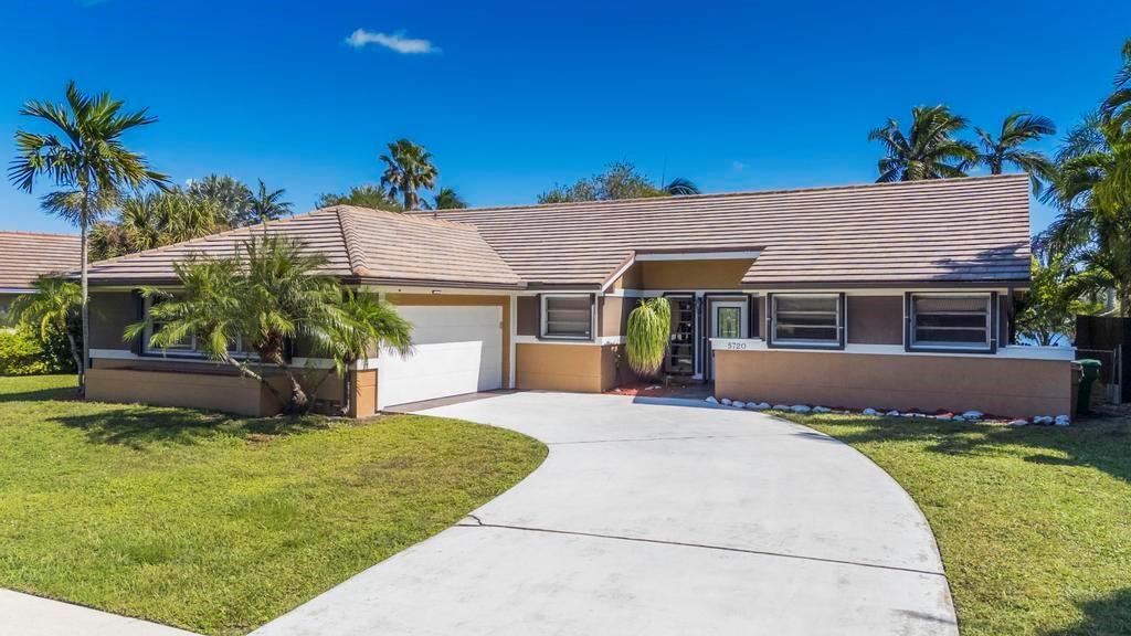 5720 W Waterford Drive, Davie, FL 33331 - Photo 2