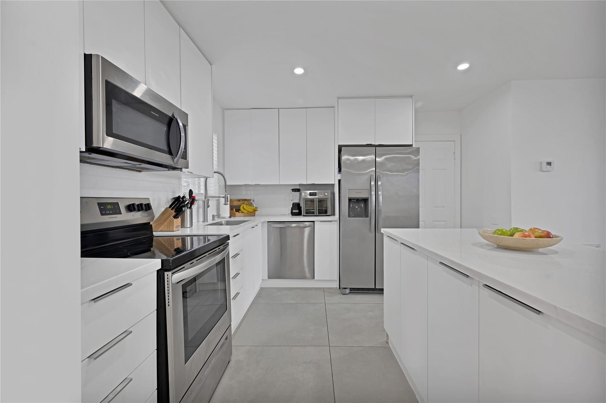 300 SW 65th Way, Pembroke Pines, FL 33023 - Photo 5