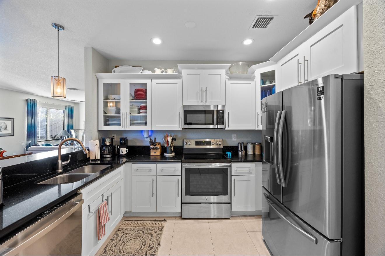 325 NE 34th Street, Oakland Park, FL 33334 - Photo 4