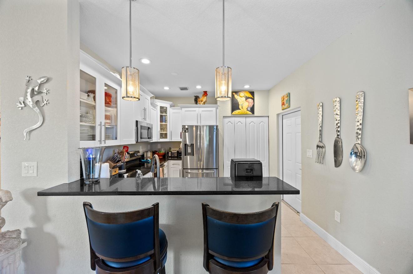 325 NE 34th Street, Oakland Park, FL 33334 - Photo 3