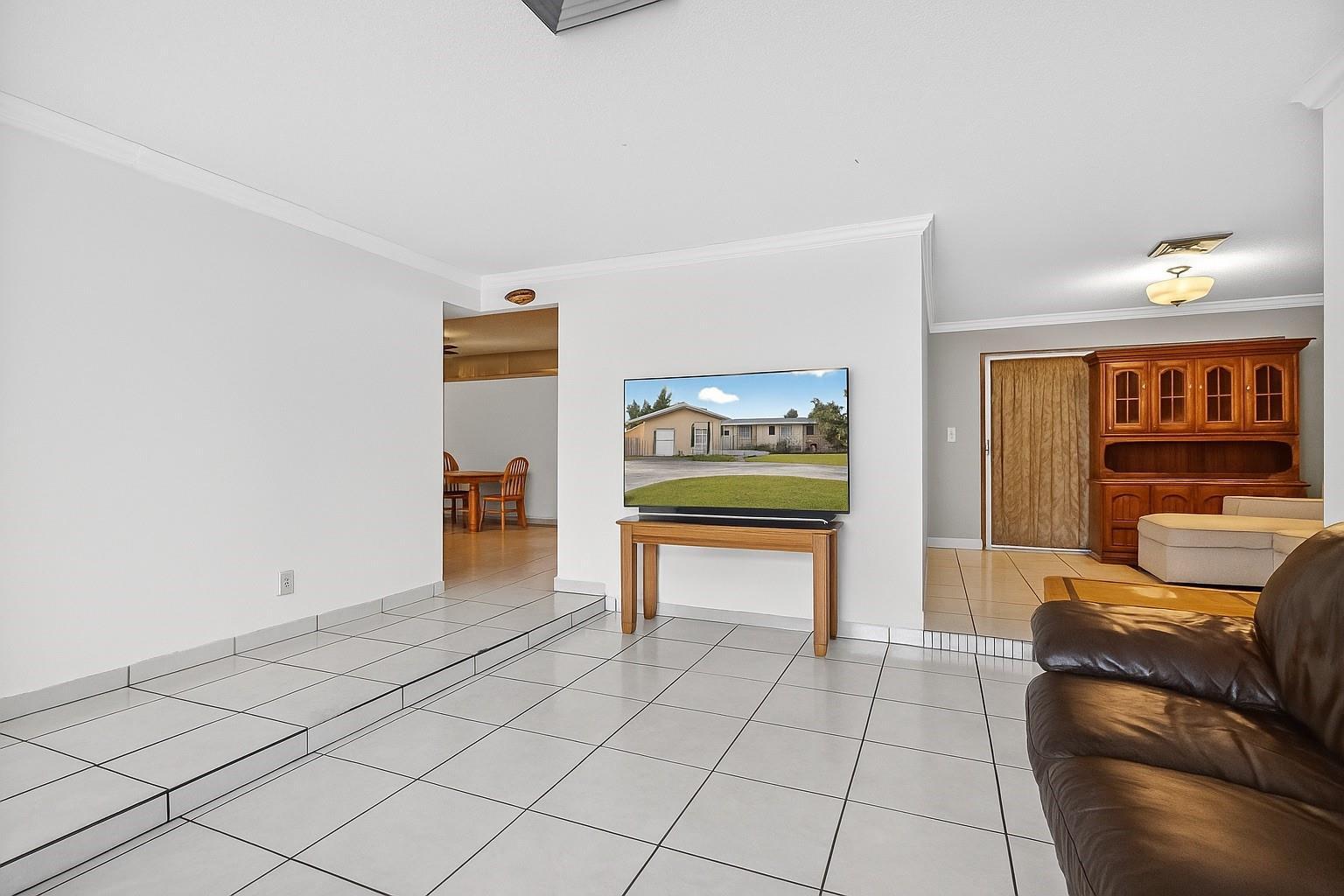 1910 SW 98th Terrace, Miramar, FL 33025 - Photo 4