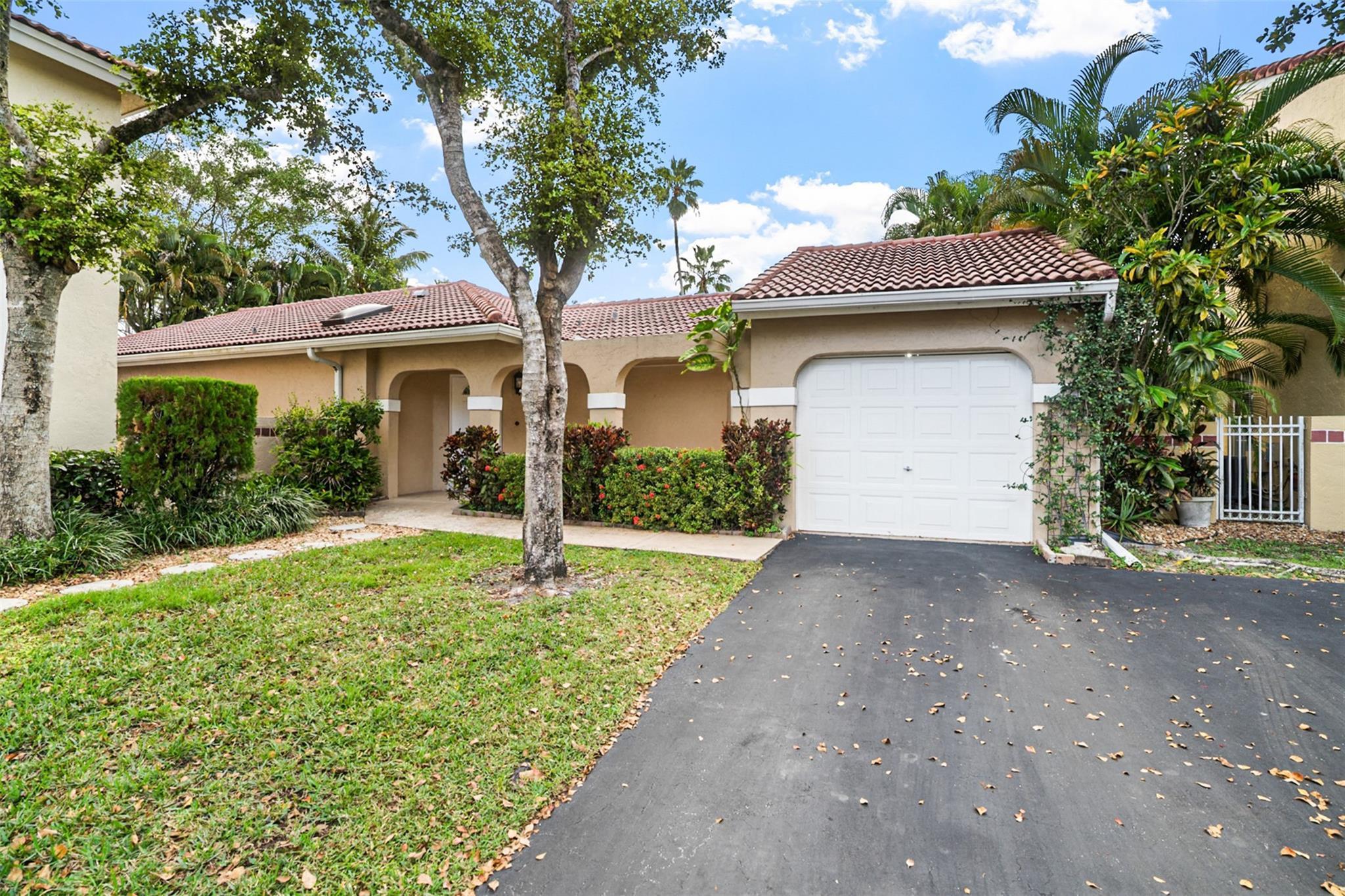 1427 Seagrape Circle, Weston, FL 33326 - Photo 2