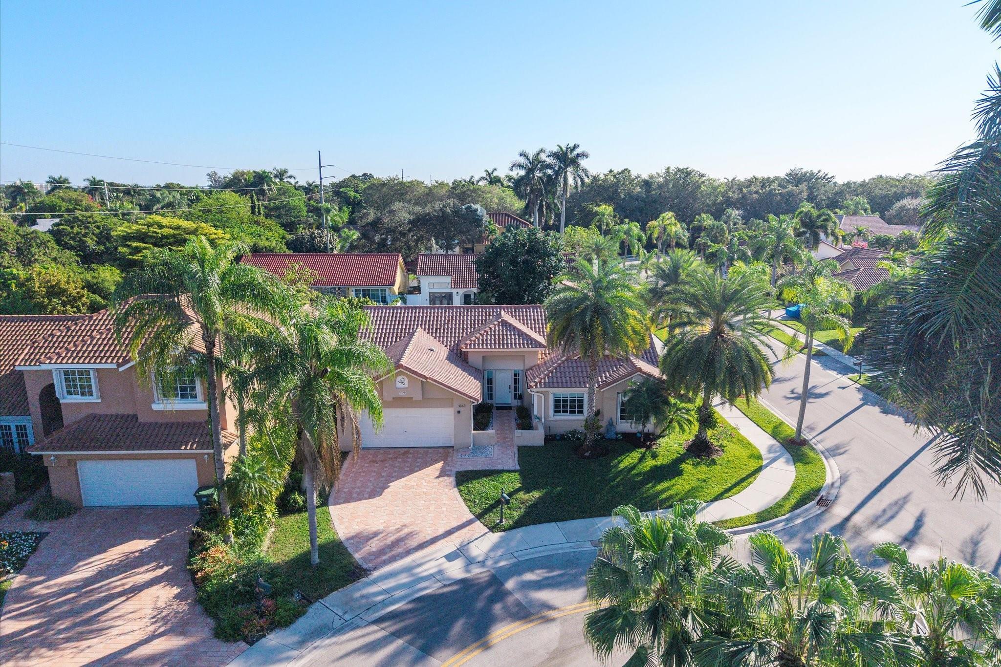 1043 Laguna Springs Drive, Weston, FL 33326 - Photo 3