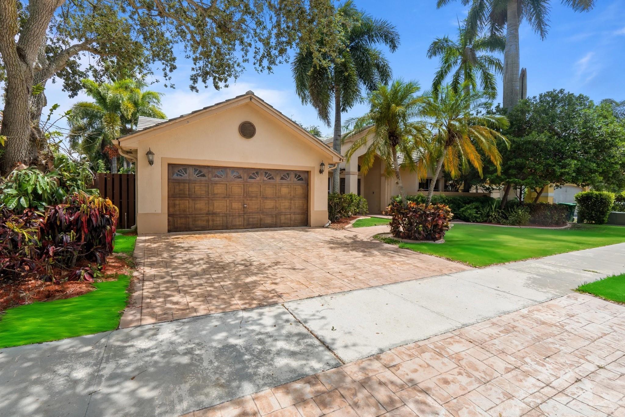 12626 SW 9th Place, Davie, FL 33325 - Photo 3