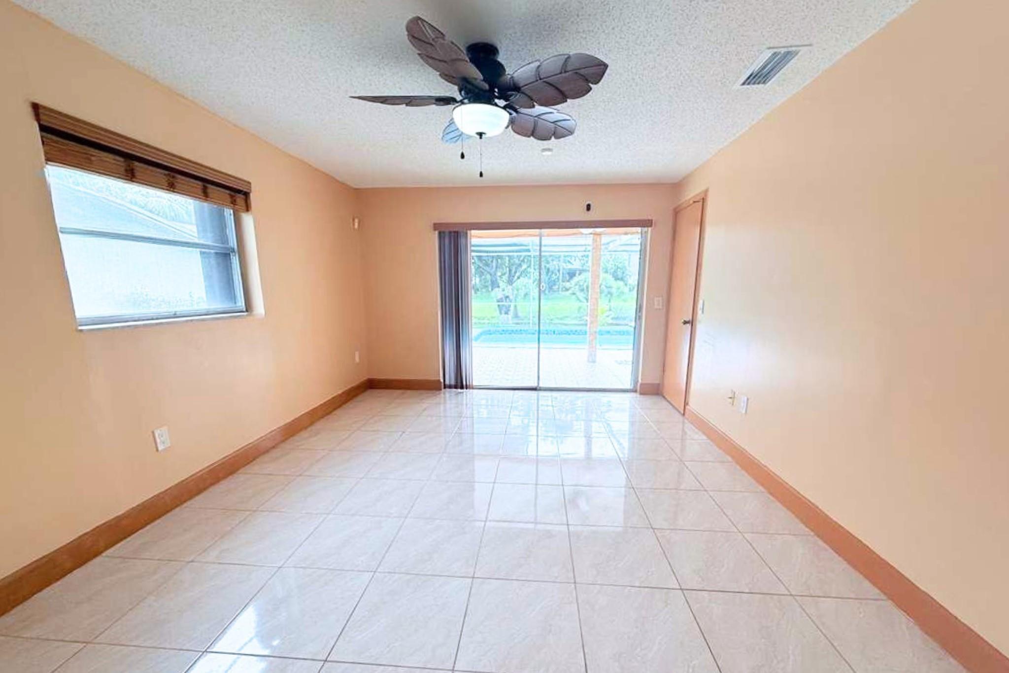 8800 NW 3 Street, Pembroke Pines, FL 33024 - Photo 2