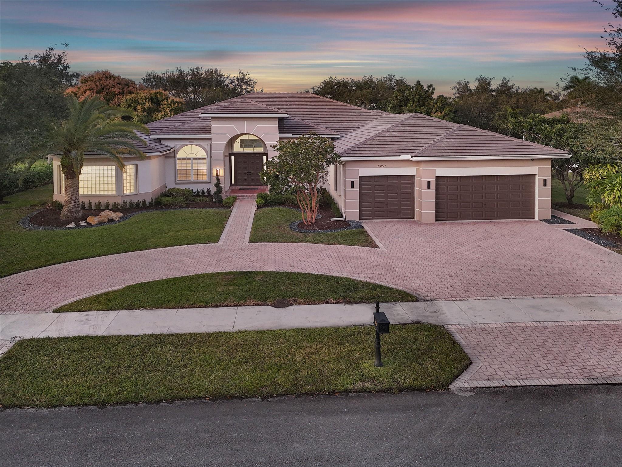 13211 SW 44th Street, Davie, FL 33330 - Photo 2