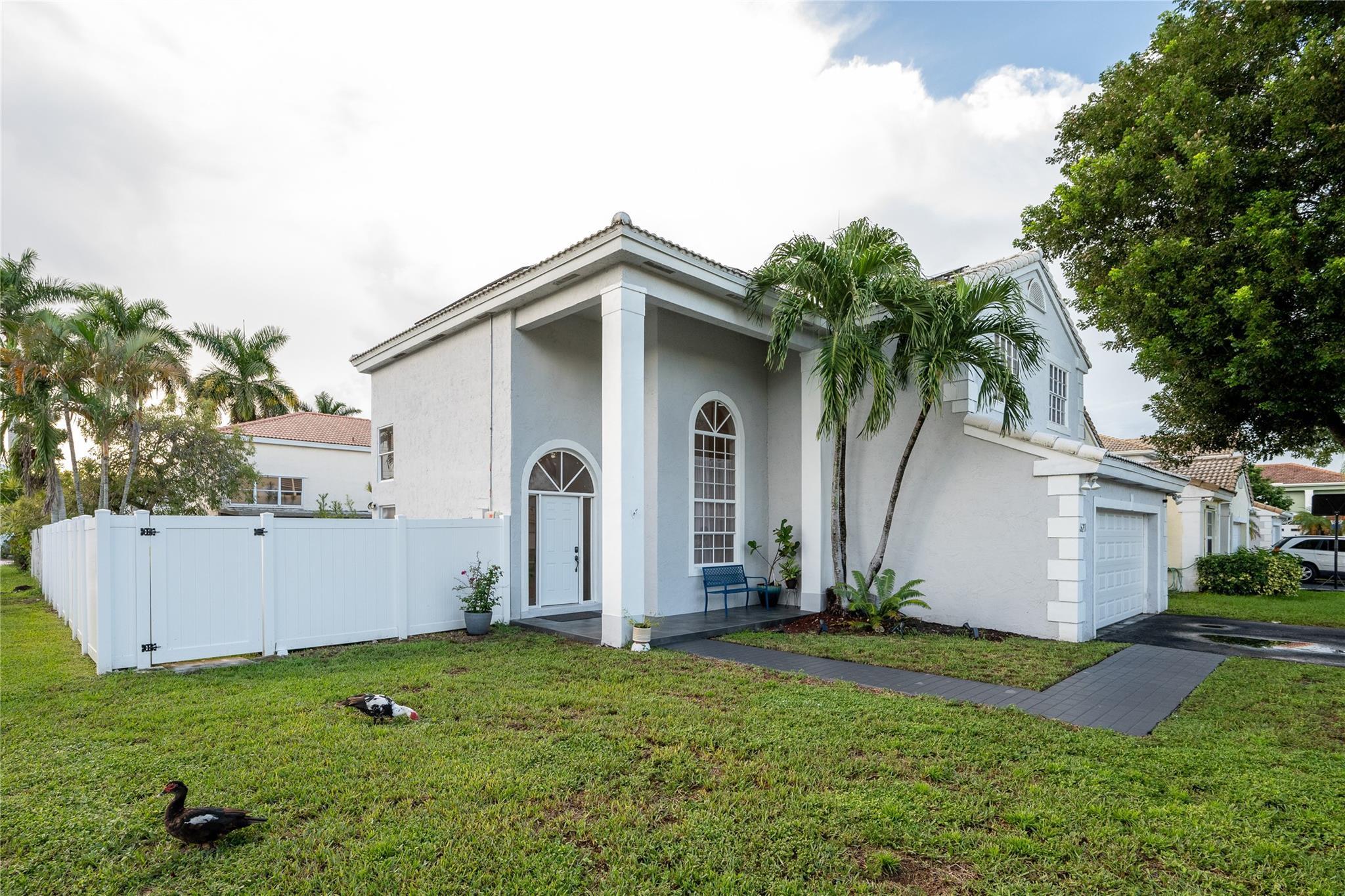 621 Lakeshore Terrace, Davie, FL 33325 - Photo 4