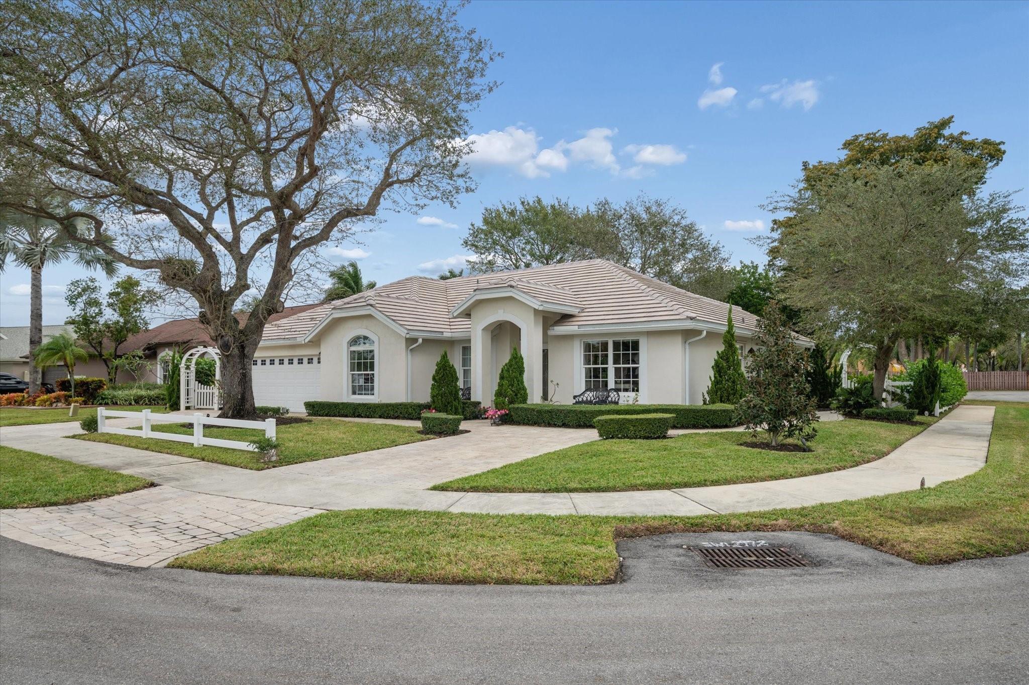 401 Barbri Lane, Davie, FL 33325, Davie