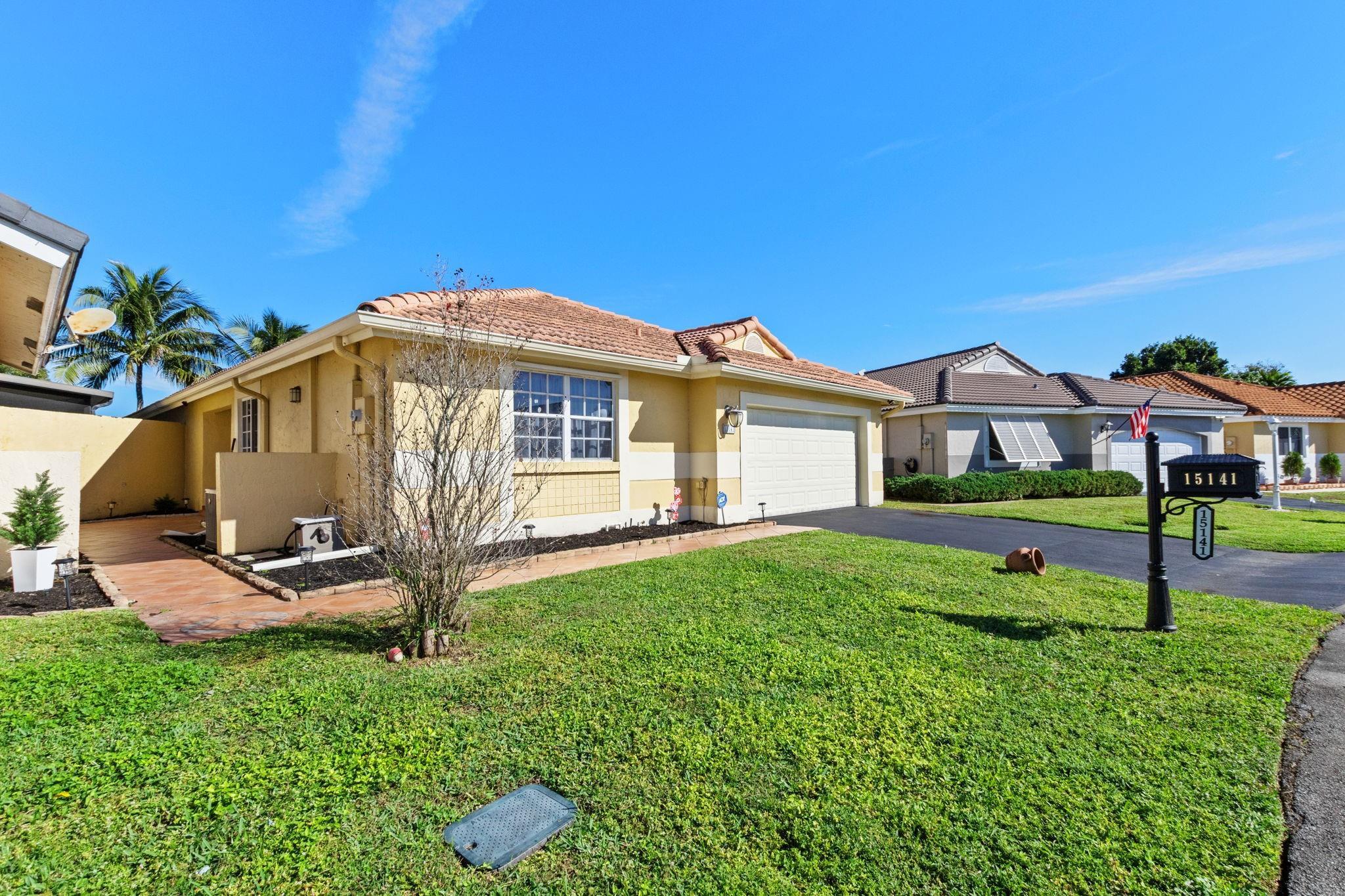 15141 Brighton Lane, Davie, FL 33331 - Photo 2