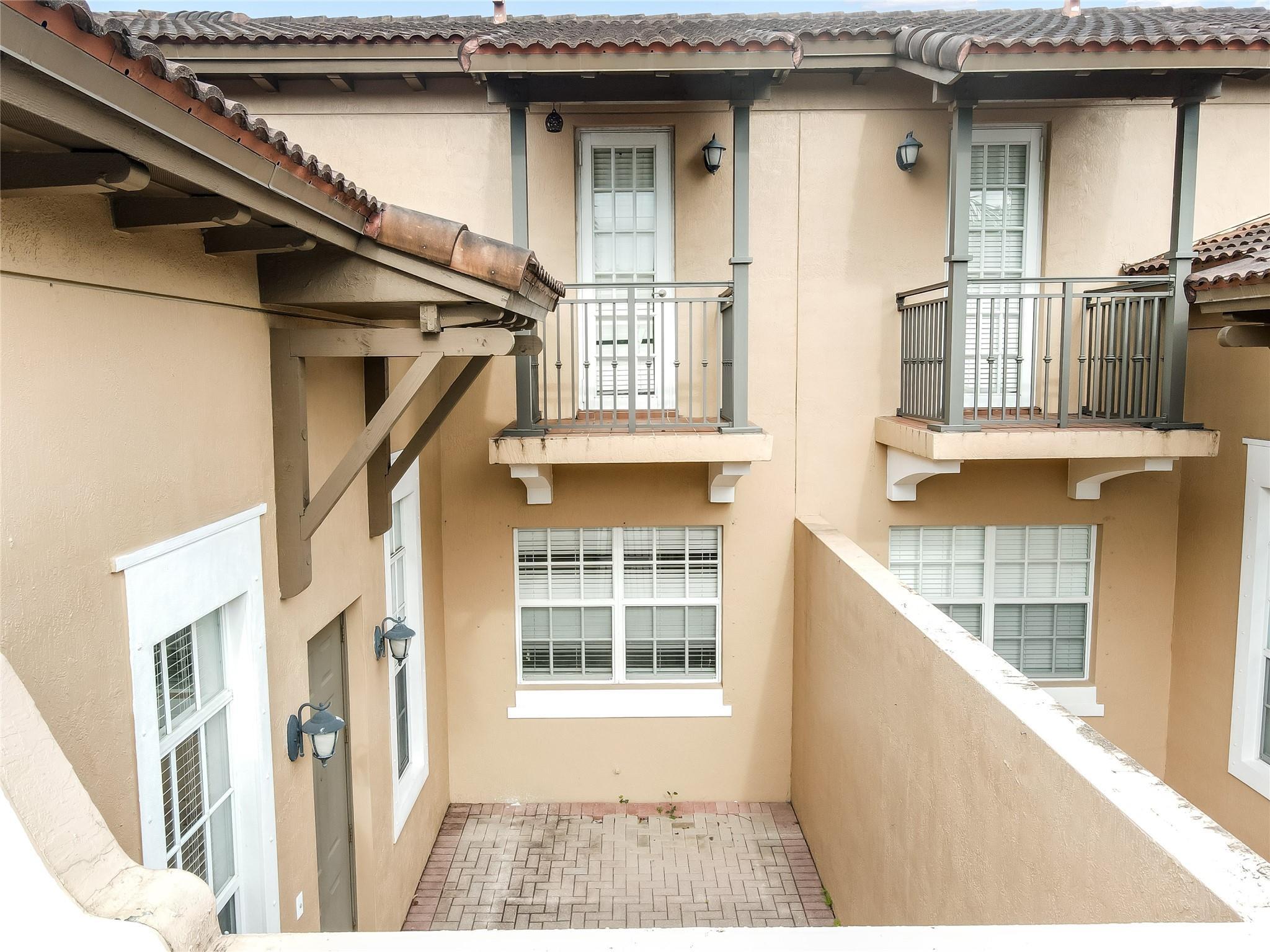 1061 SW 147th Terrace, Pembroke Pines, FL 33027 - Photo 4