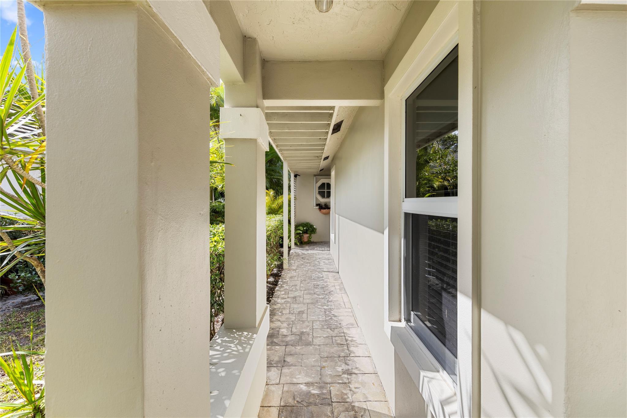 2933 Myrtle Oak Circle, Davie, FL 33328 - Photo 2