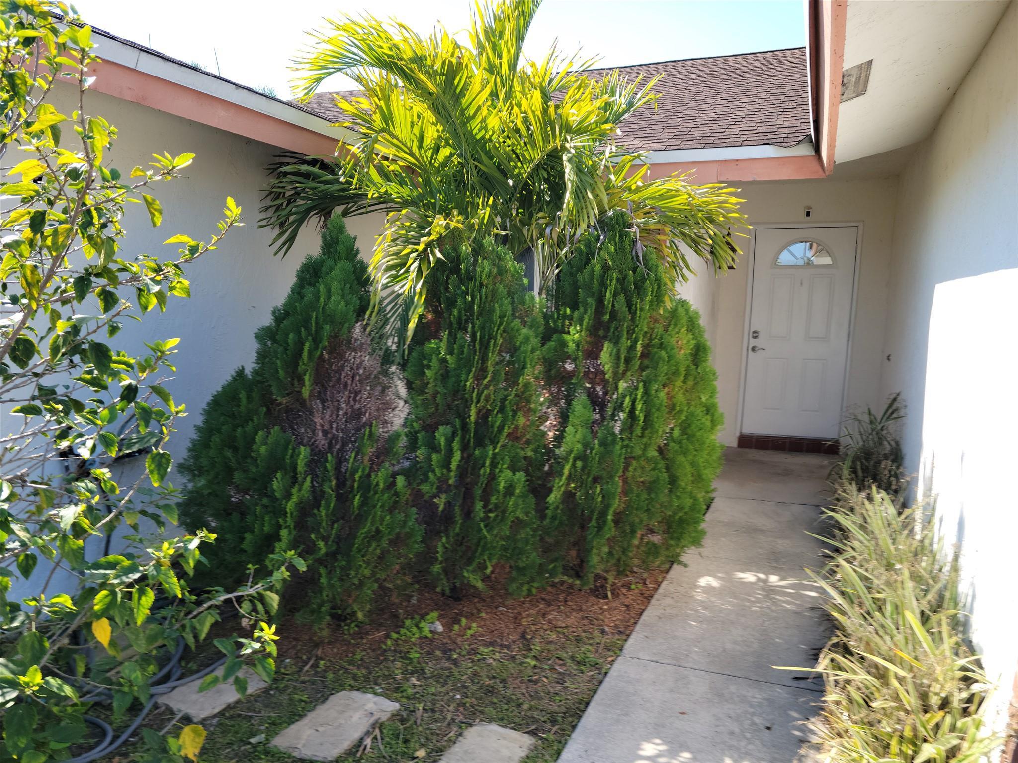 681 Pine Ridge Terrace, Davie, FL 33325 - Photo 2