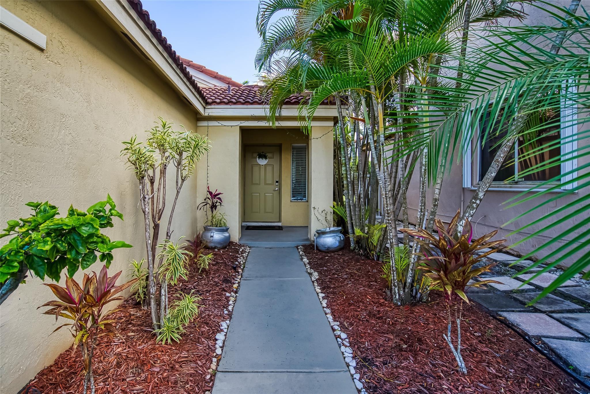 1347 Plumosa Way, Weston, FL 33327 - Photo 4