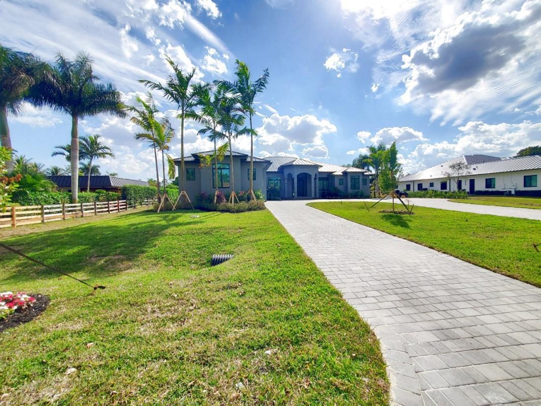 11000 SW 30th Court, Davie, FL 33328 - Photo 2