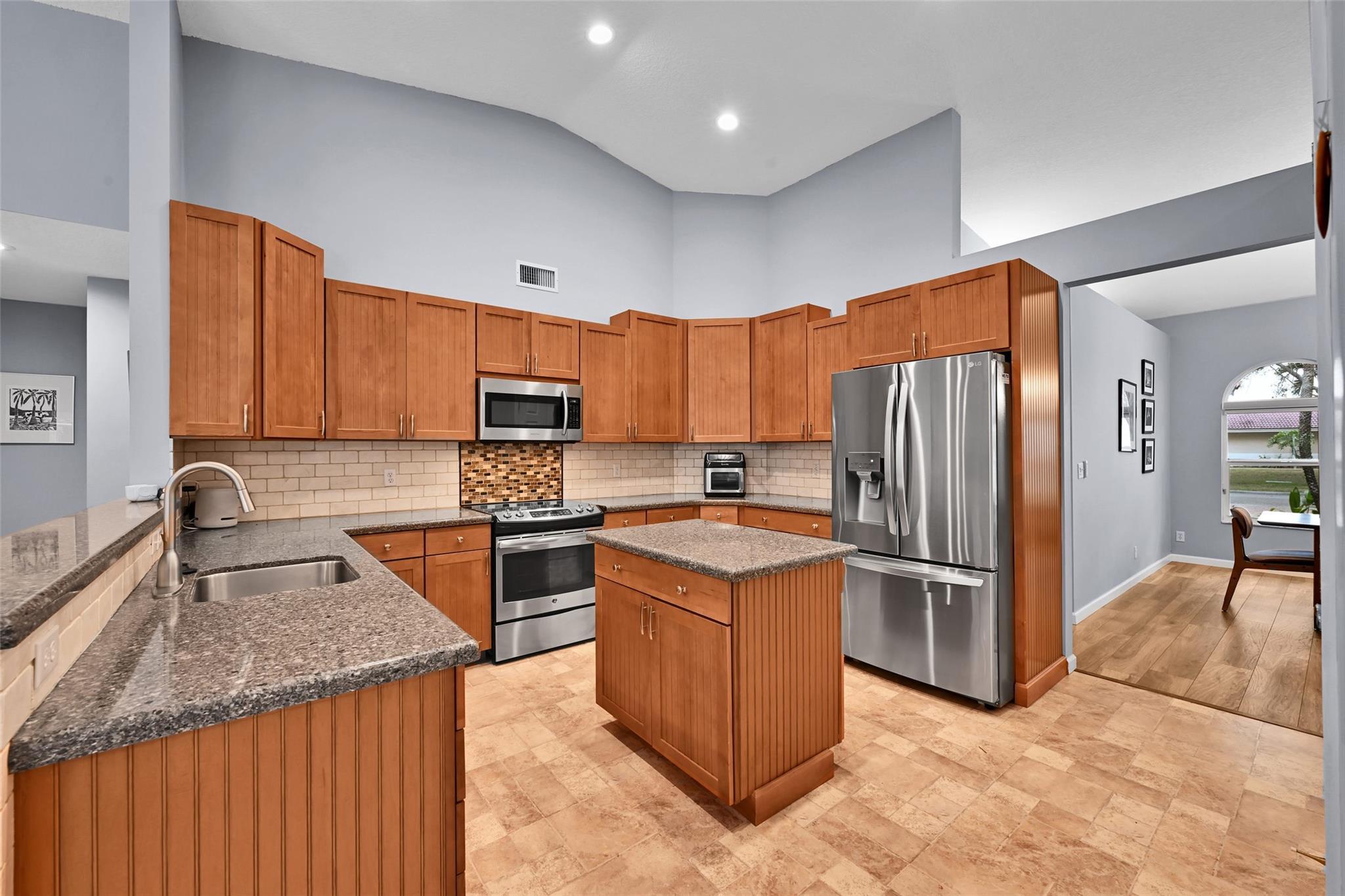 4911 NW 103rd Avenue, Coral Springs, FL 33076 - Photo 3