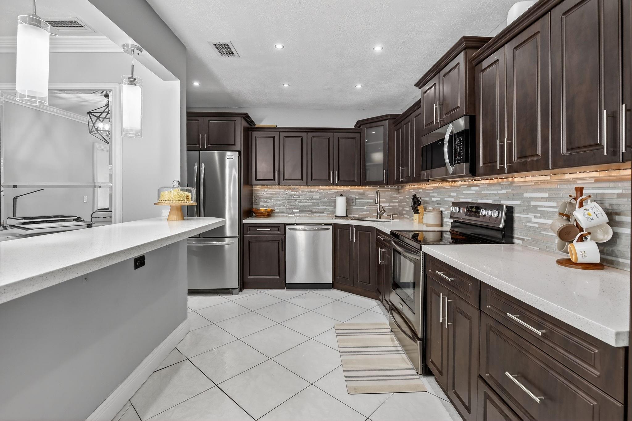 6500 SW 13th Street, Plantation, FL 33317 - Photo 2