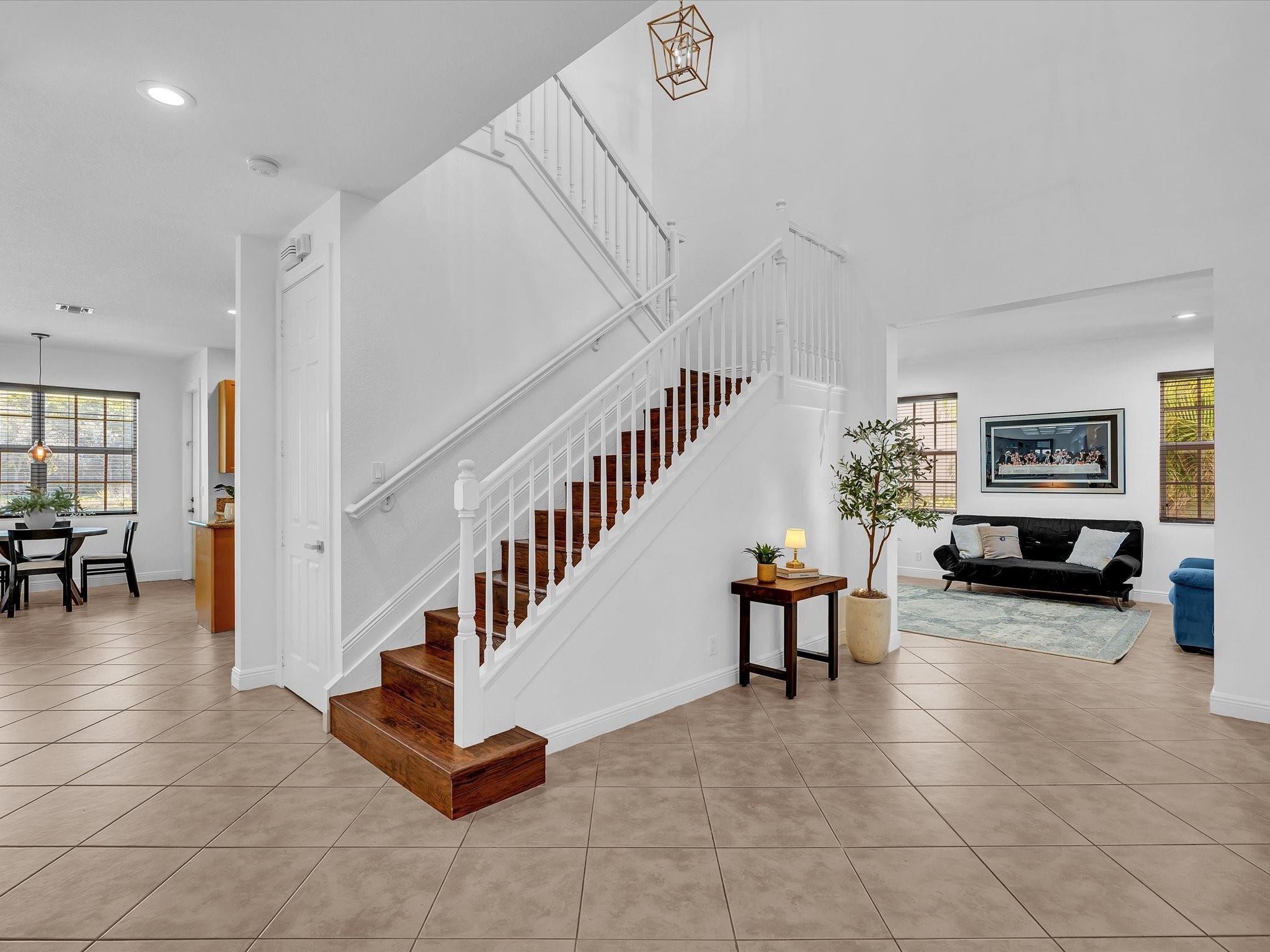 6806 Lakeside Circle, Davie, FL 33314 - Photo 4