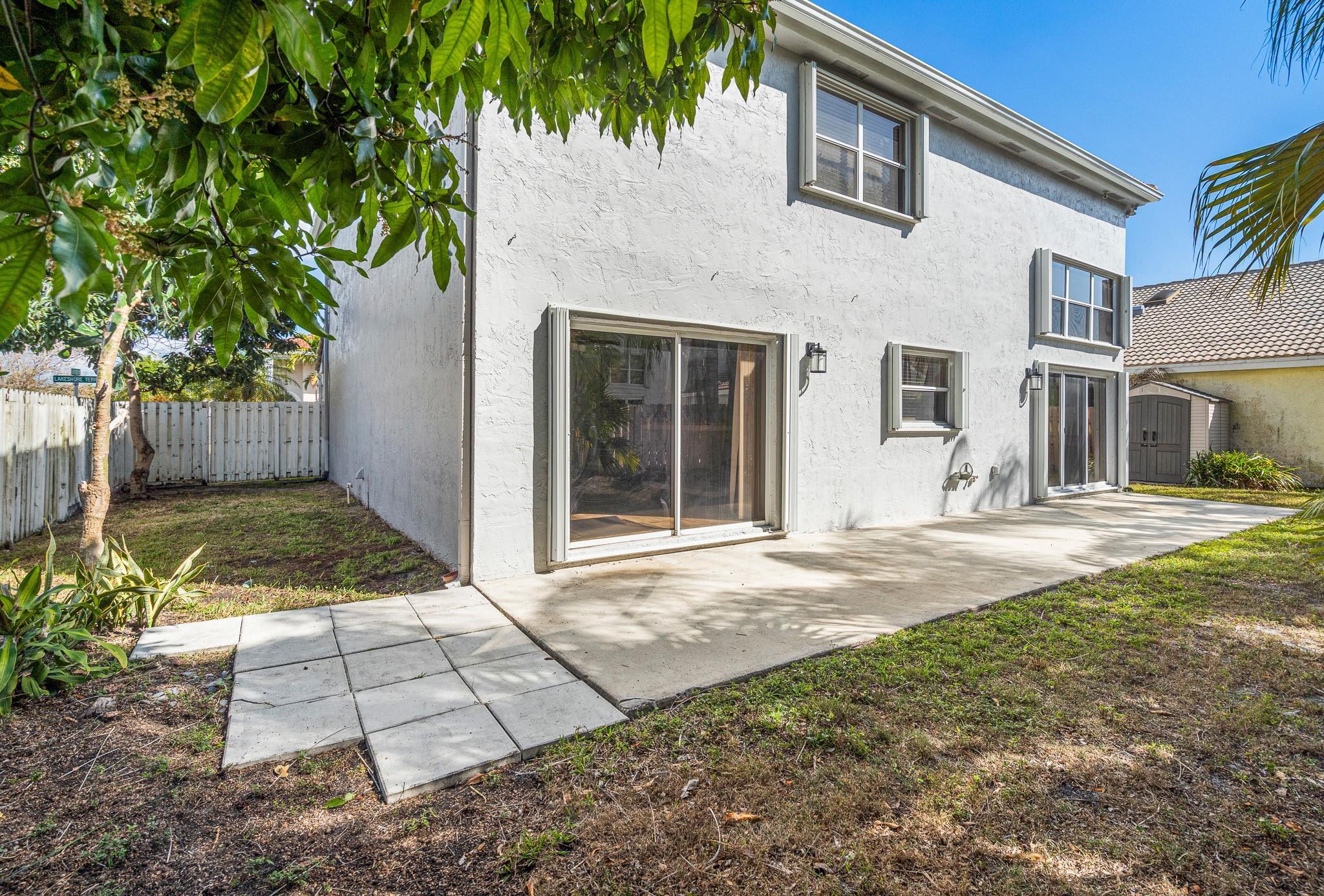 601 Lakeshore Terrace, Davie, FL 33325 - Photo 5