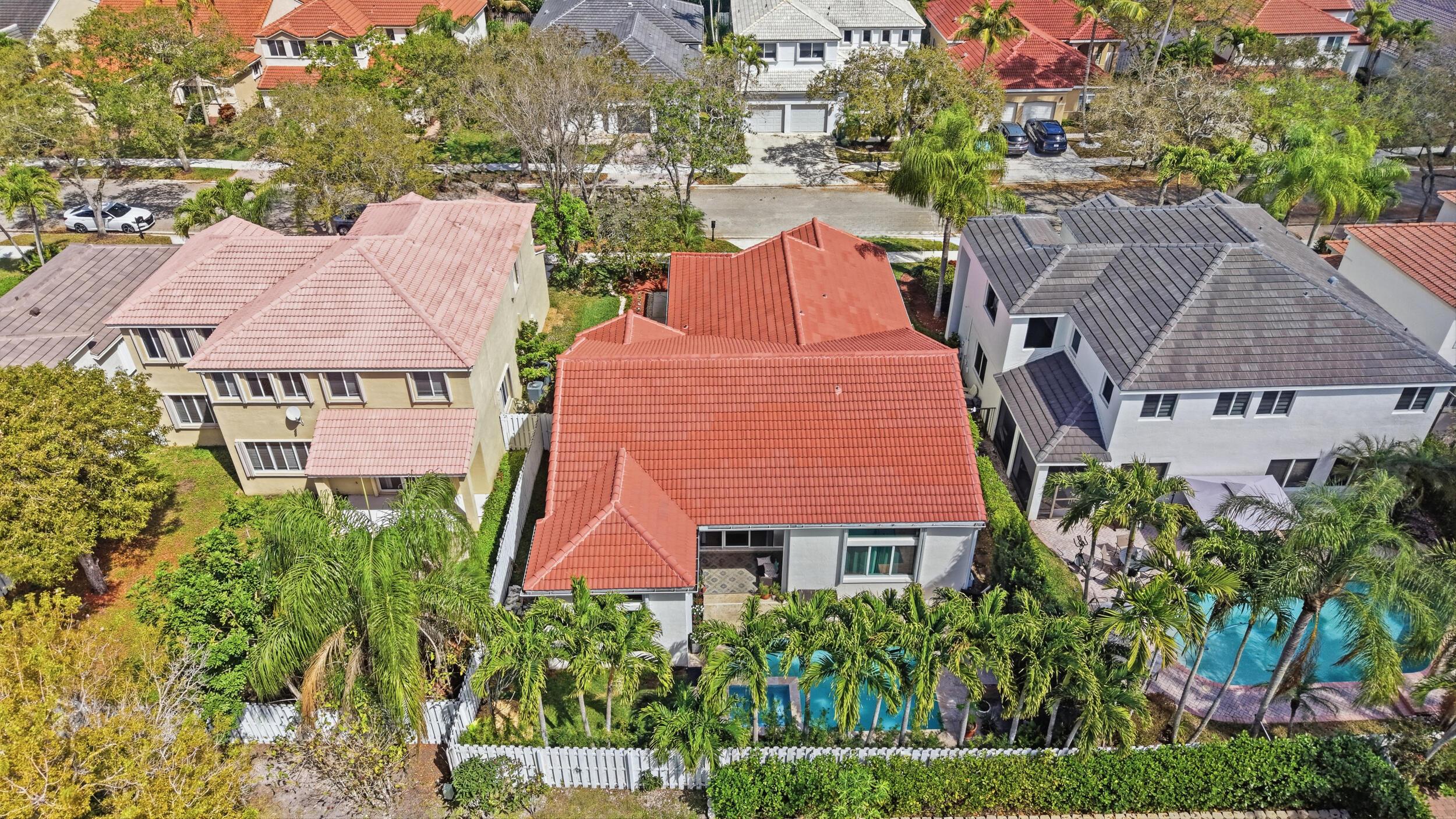 1294 Camellia Circle, Weston, FL 33326 - Photo 4