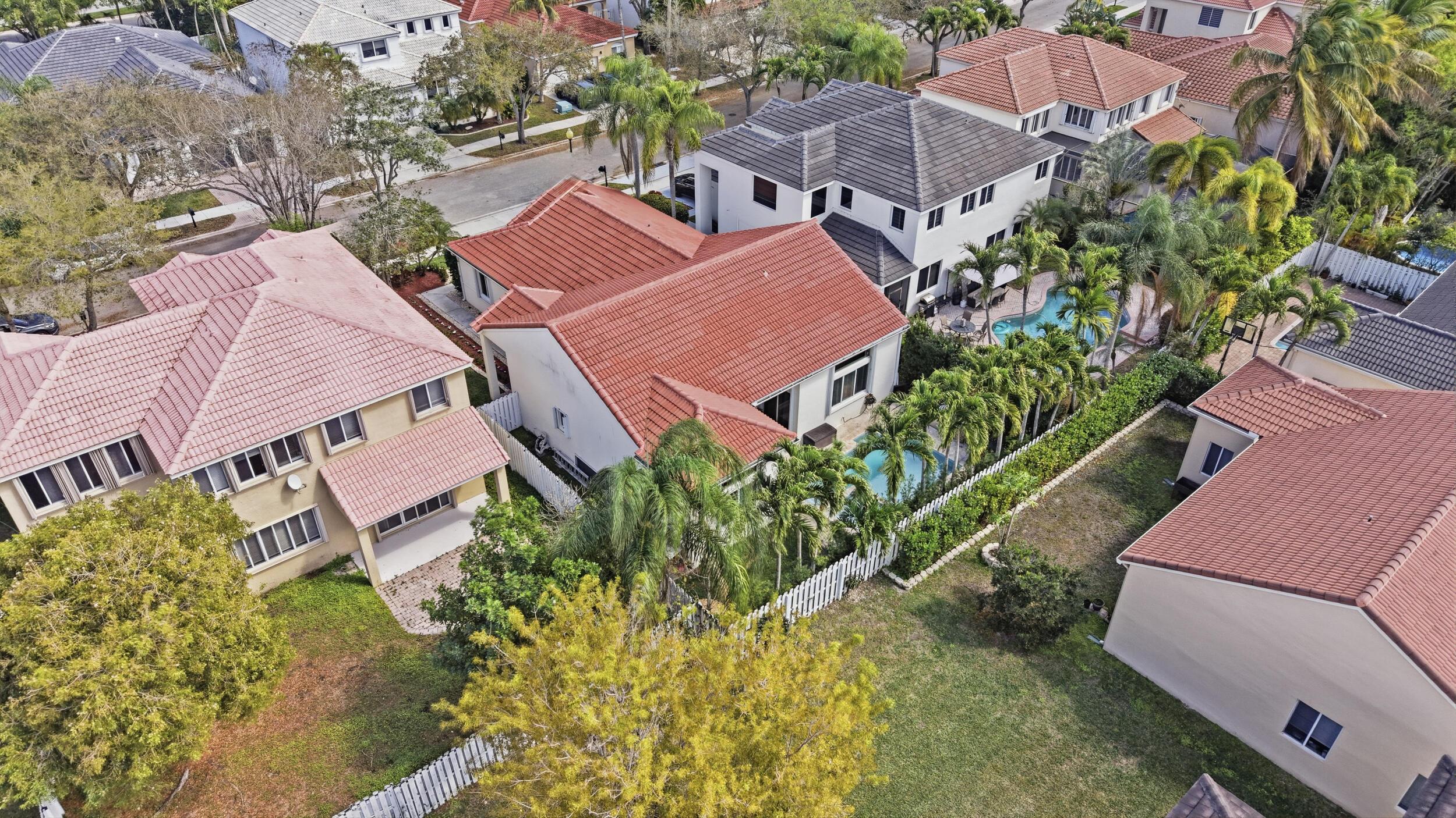 1294 Camellia Circle, Weston, FL 33326 - Photo 5