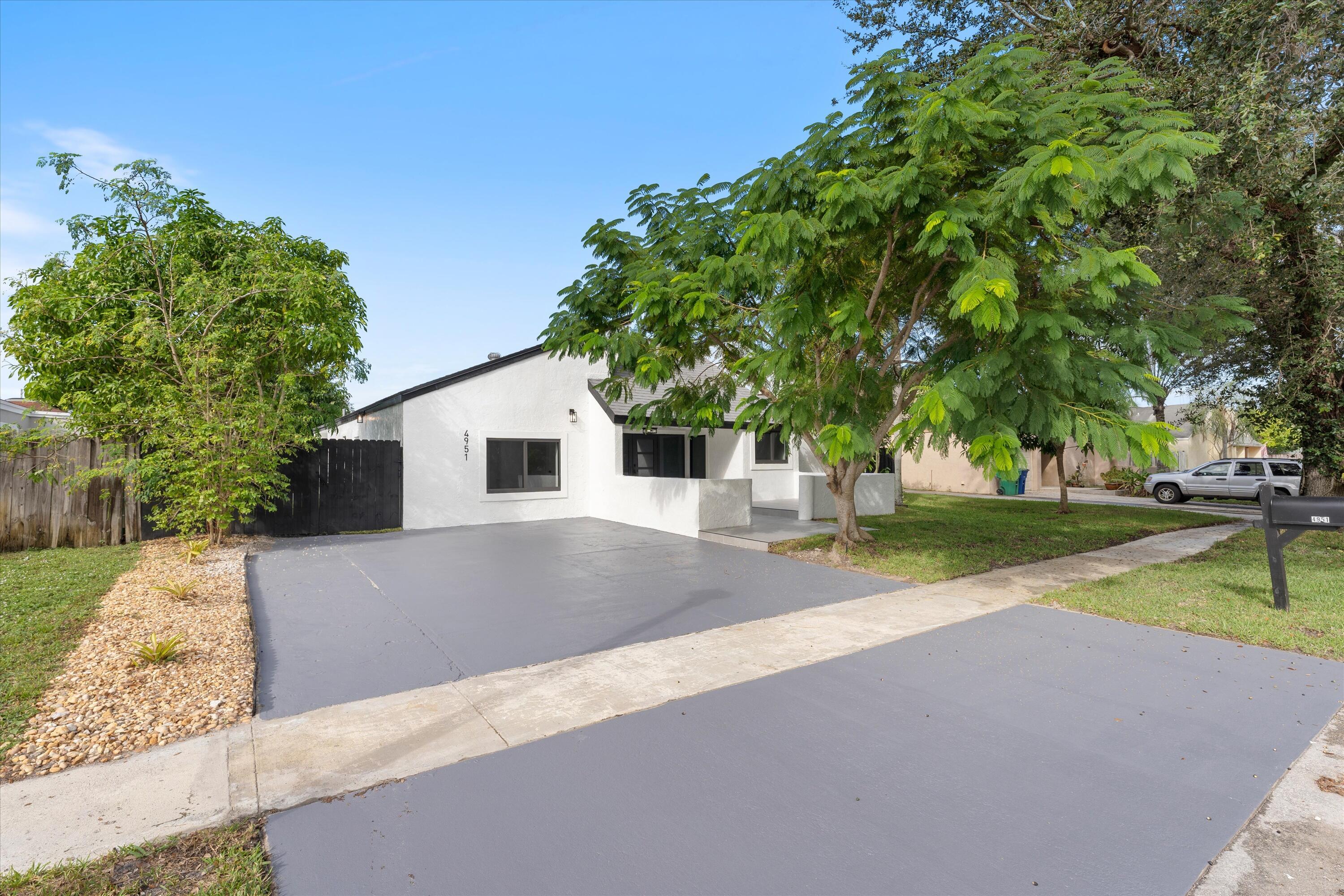 4951 SW 94th Way, Cooper City, FL 33328 - Photo 3