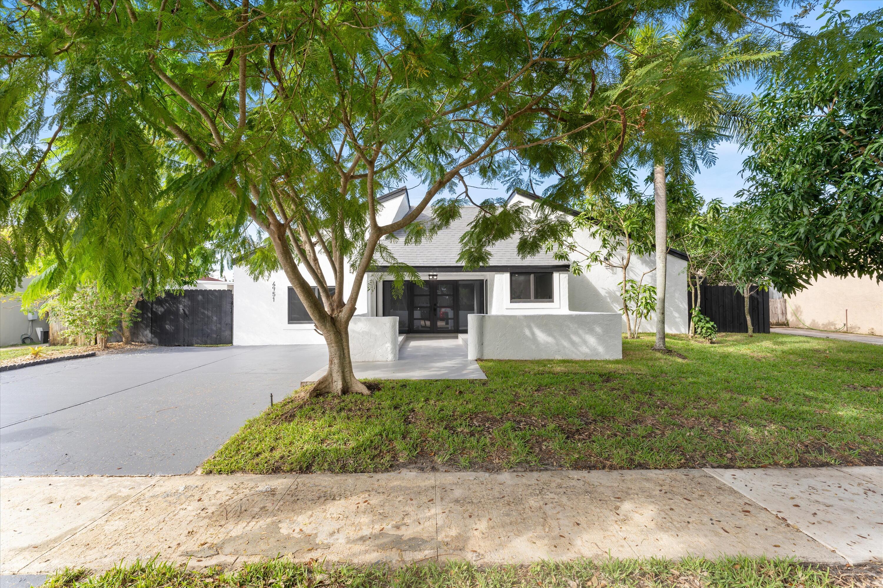 4951 SW 94th Way, Cooper City, FL 33328 - Photo 4